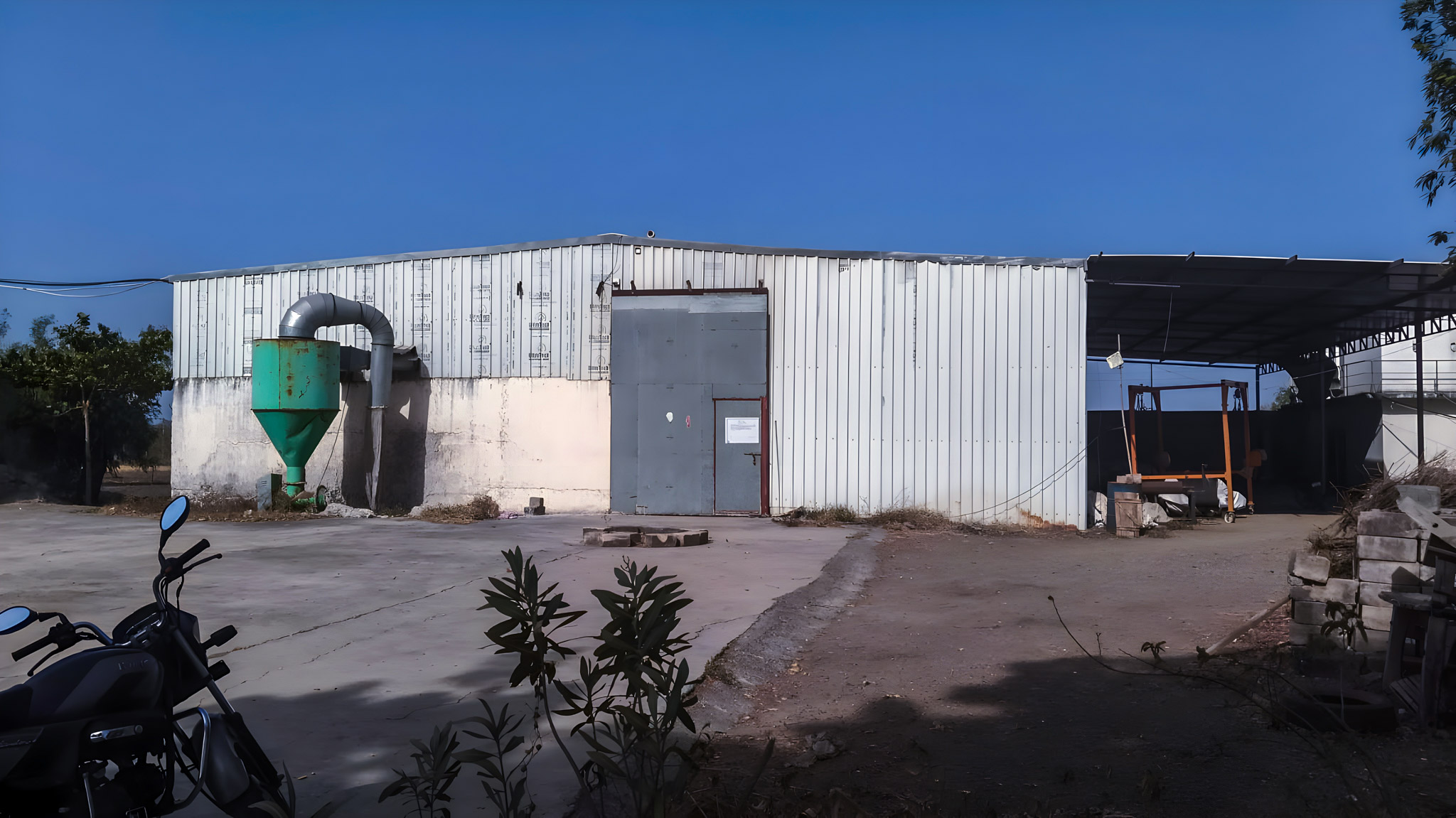 Industrial Plot with Factory Building for Sale in Malvan, Amreli, motaankadia — photo 17