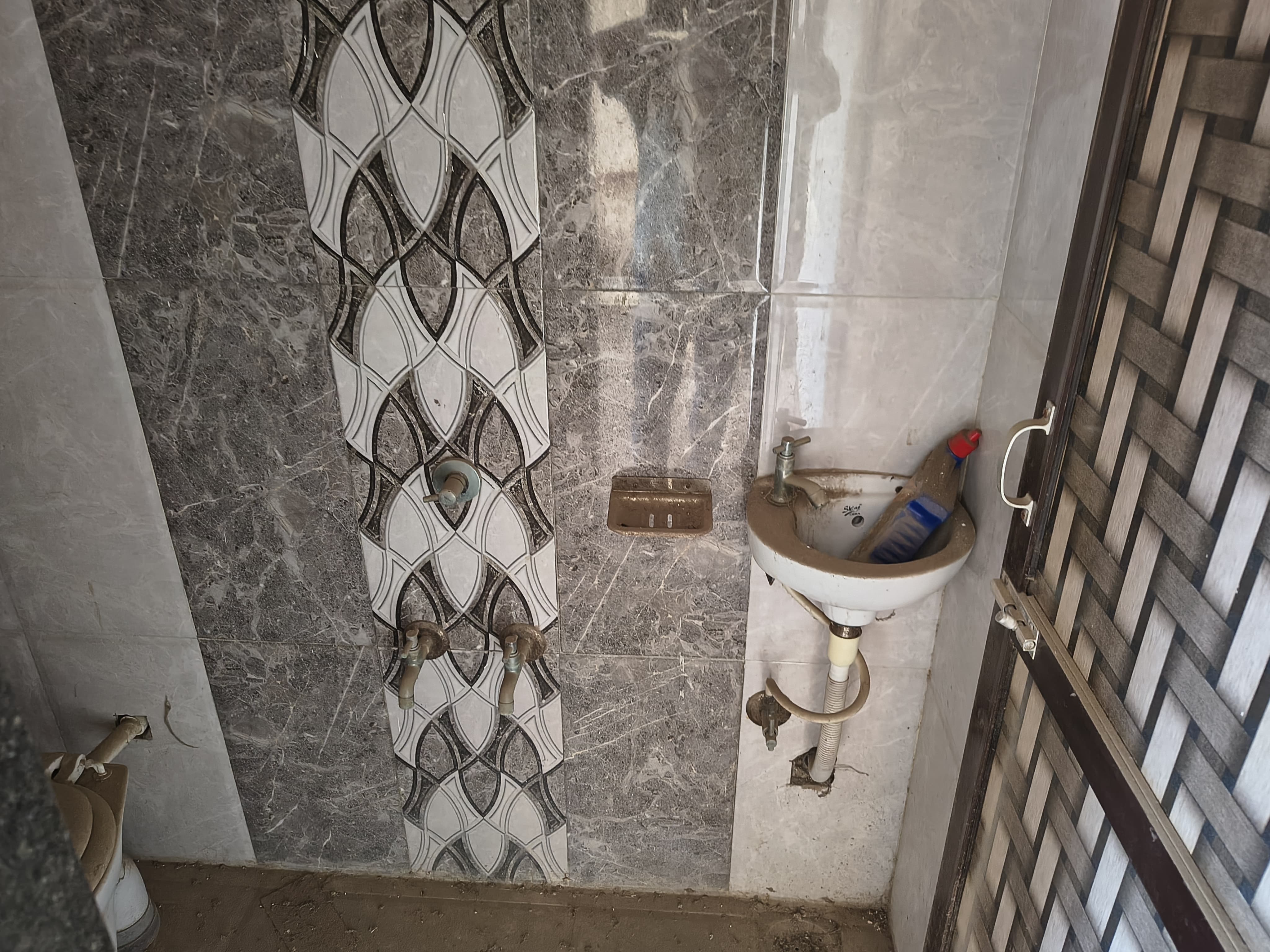 Flat for Sale in ASHOPALAV PARK-2, ROLEX ROAD, KOTHARIYA ROAD, RAJKOT, Kothariya — photo 3
