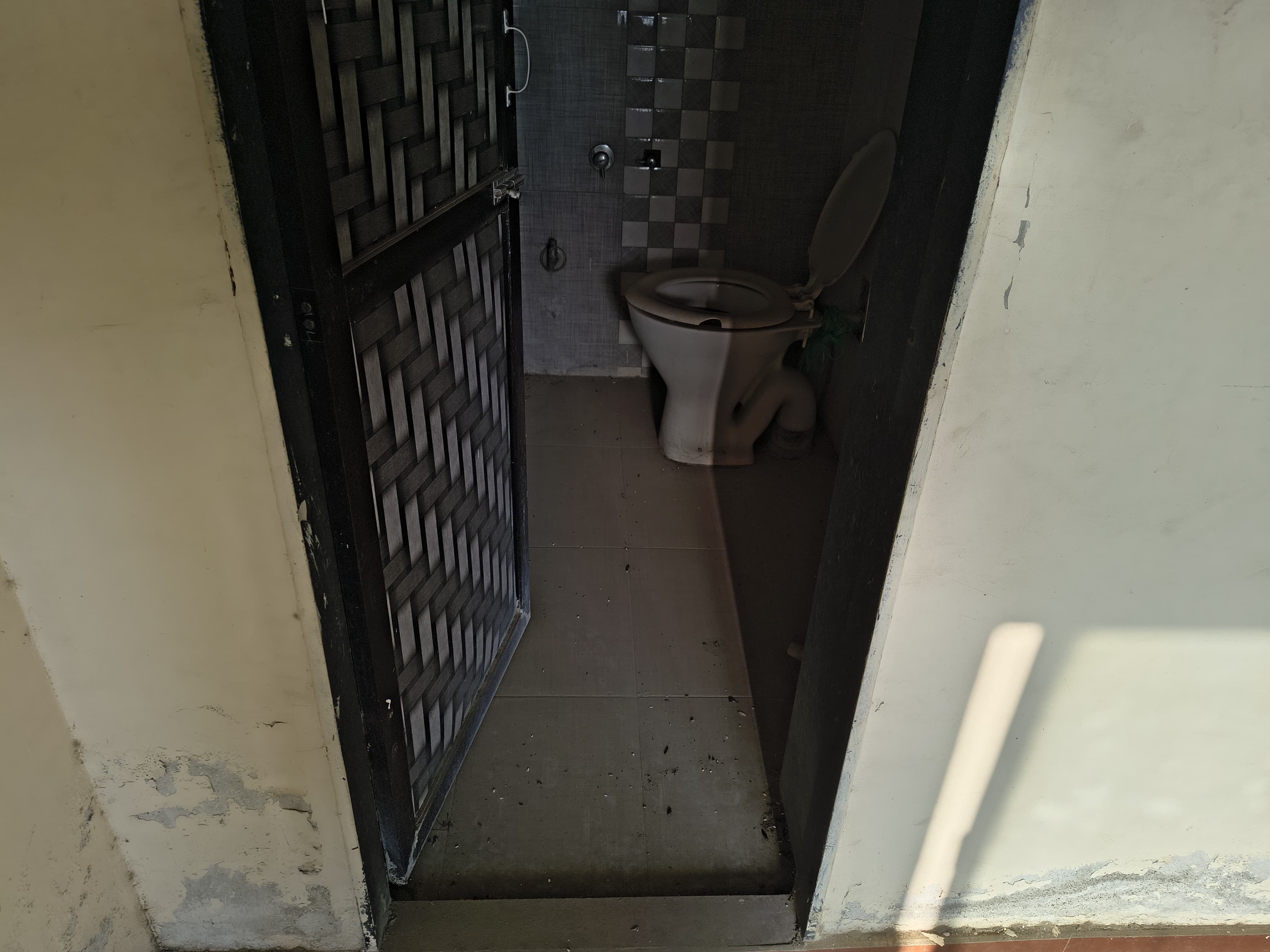 Flat for Sale in ASHOPALAV PARK-2, ROLEX ROAD, KOTHARIYA ROAD, RAJKOT, Kothariya — photo 4