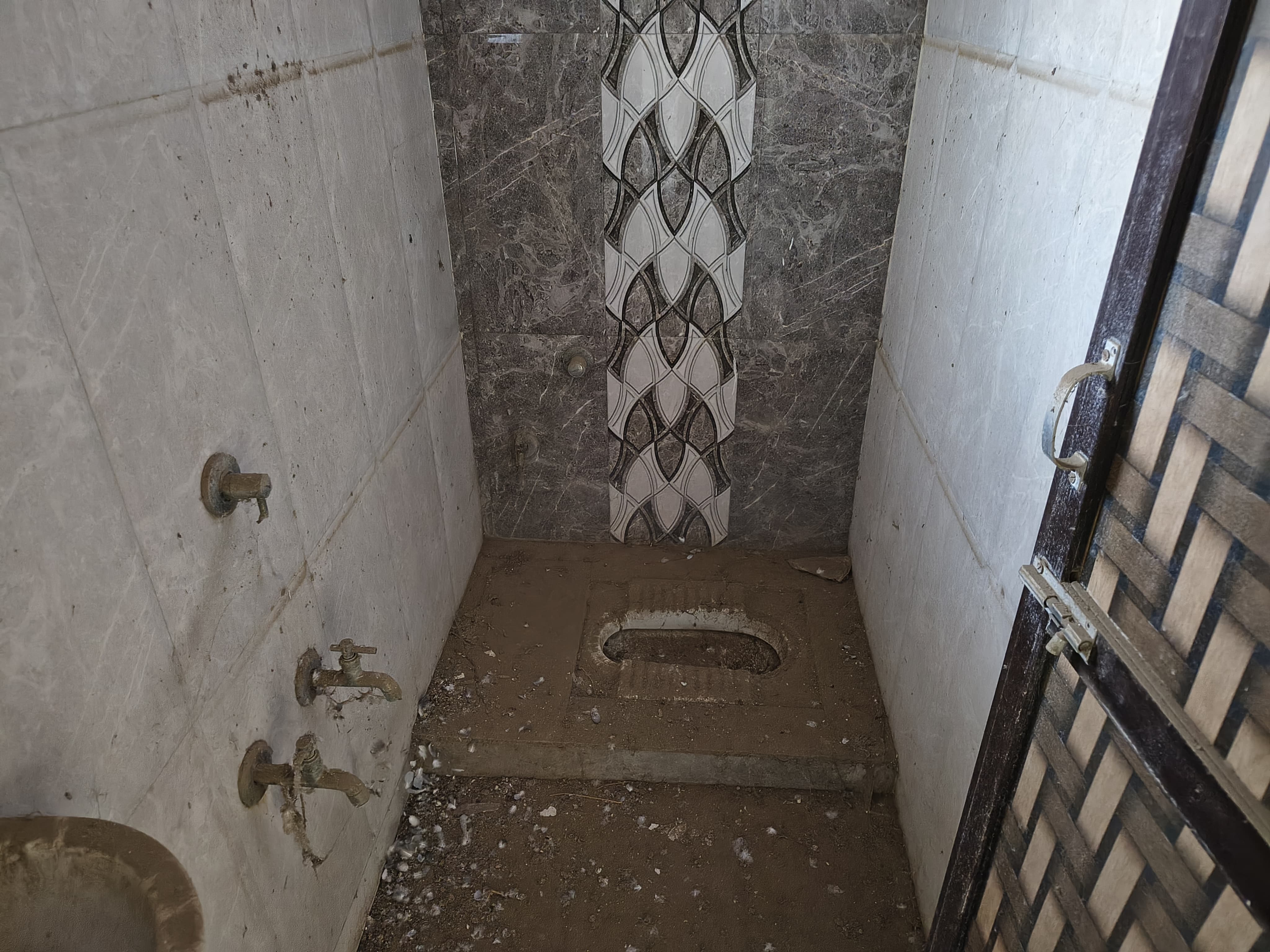 Flat for Sale in ASHOPALAV PARK-2, ROLEX ROAD, KOTHARIYA ROAD, RAJKOT, Kothariya — photo 9