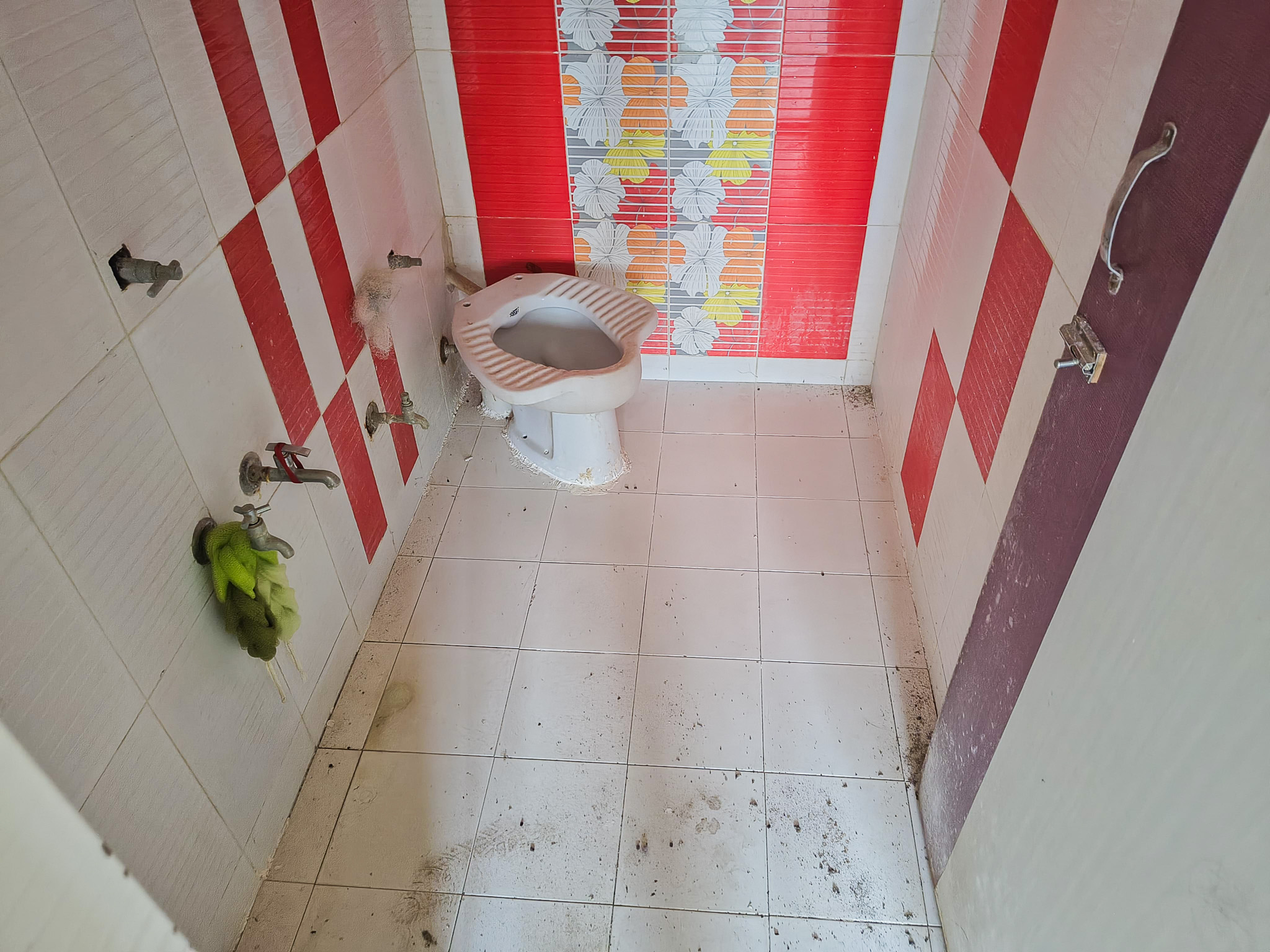 Flat for Sale in B/H BALAJI HALL. OFF 150 FT WIDE RING ROAD, MAVDI, RAJKOT, Rajkot — photo 3