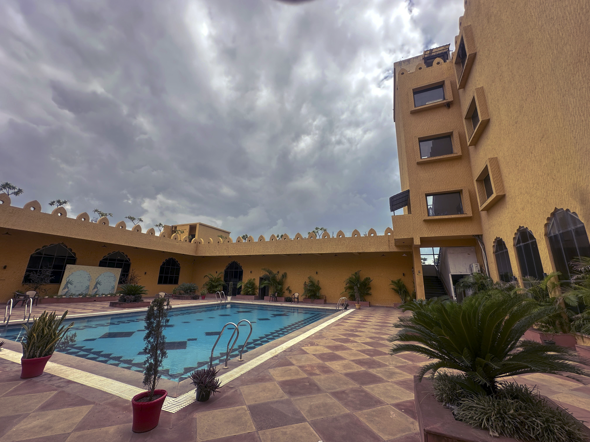 Hotel for Sale in GUNA, Guna — photo 2