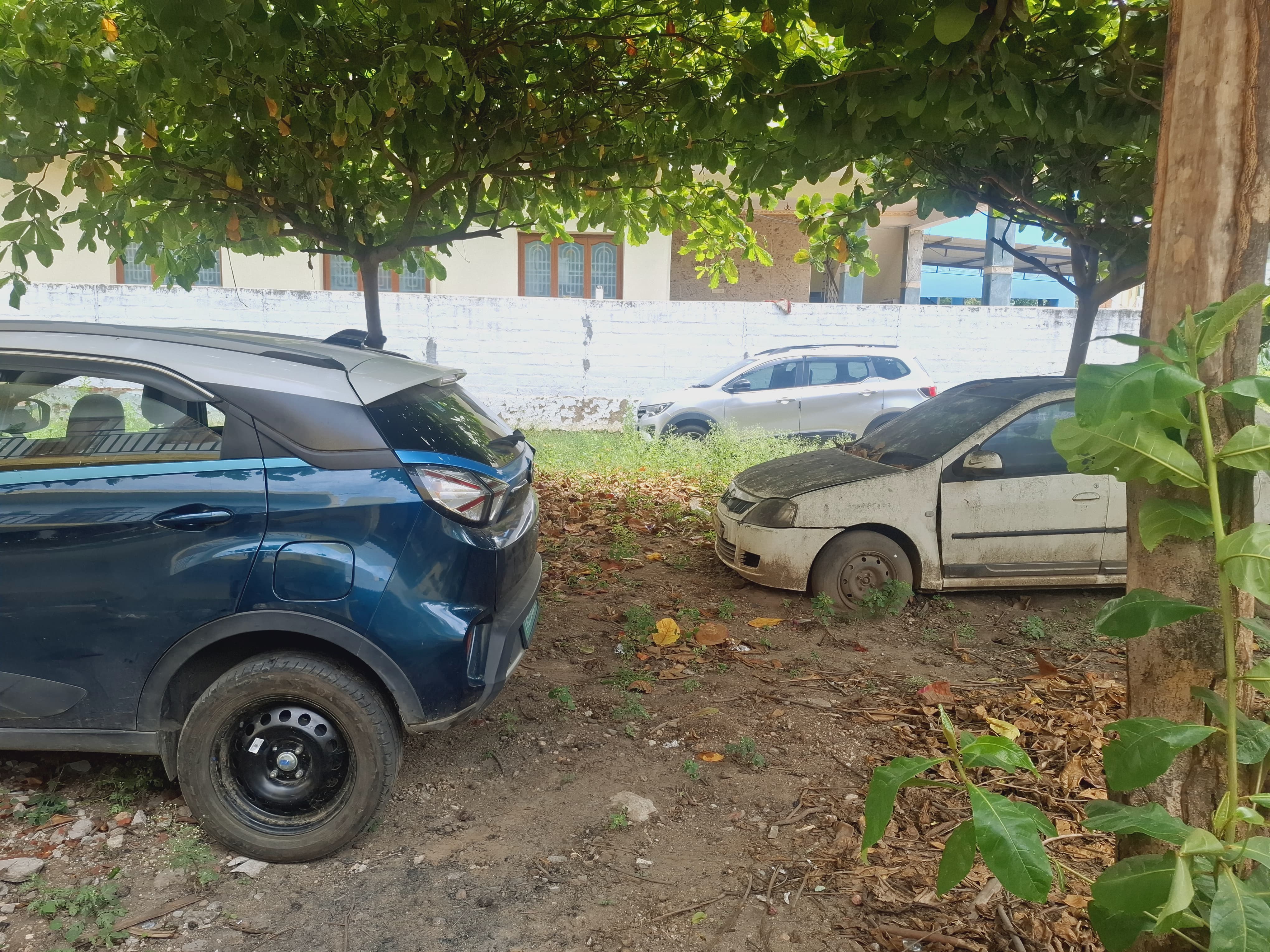 VEHICLE for Sale in MUTHUNAICKENPATTI, Adiyanuthu — photo 2