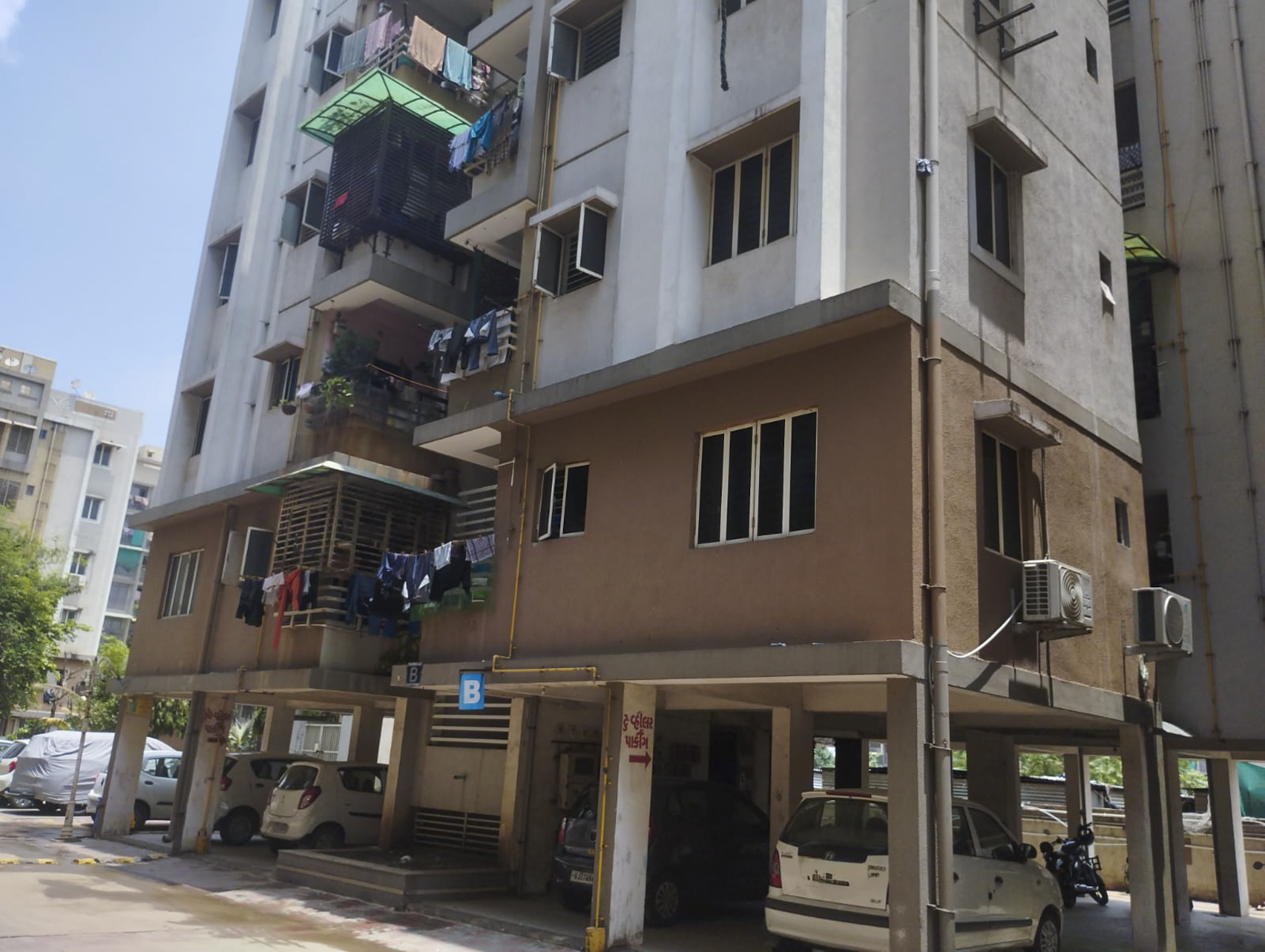 Flat for Sale in Ahmedabad — photo 2