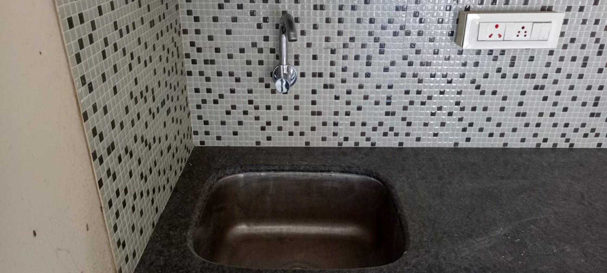 1 BHK Flat for Sale in PLATINUM TOWER 7, Near D N Nagar Metro Station, Mumbai — photo 6