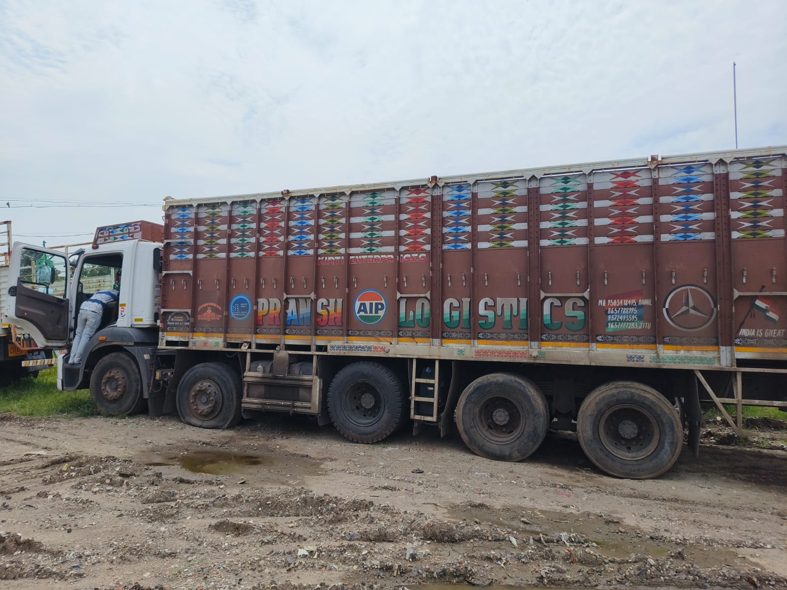 Goods Carrier Truck for Sale in NAGPUR, Hudkeshwar — photo 2