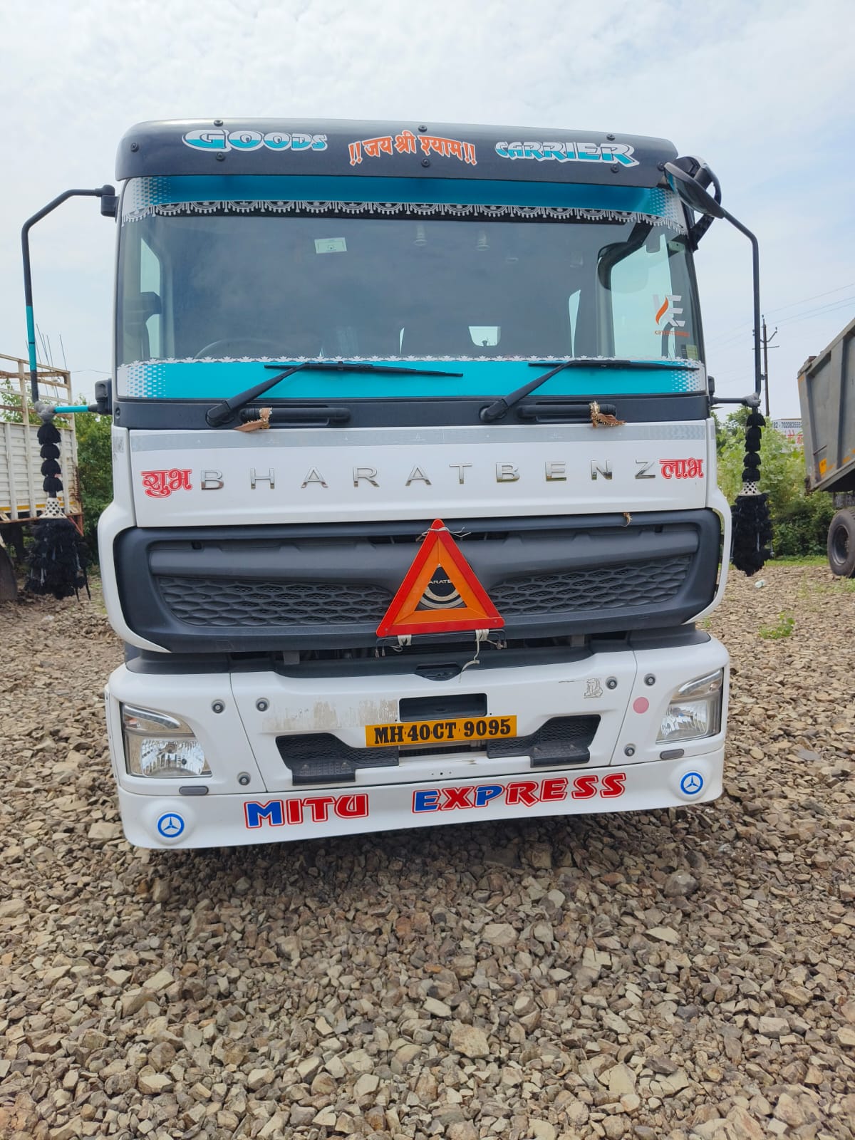 SEMI TRAILOR PRIME MOVER ONLY for Sale in NAGPUR, Hudkeshwar — photo 1