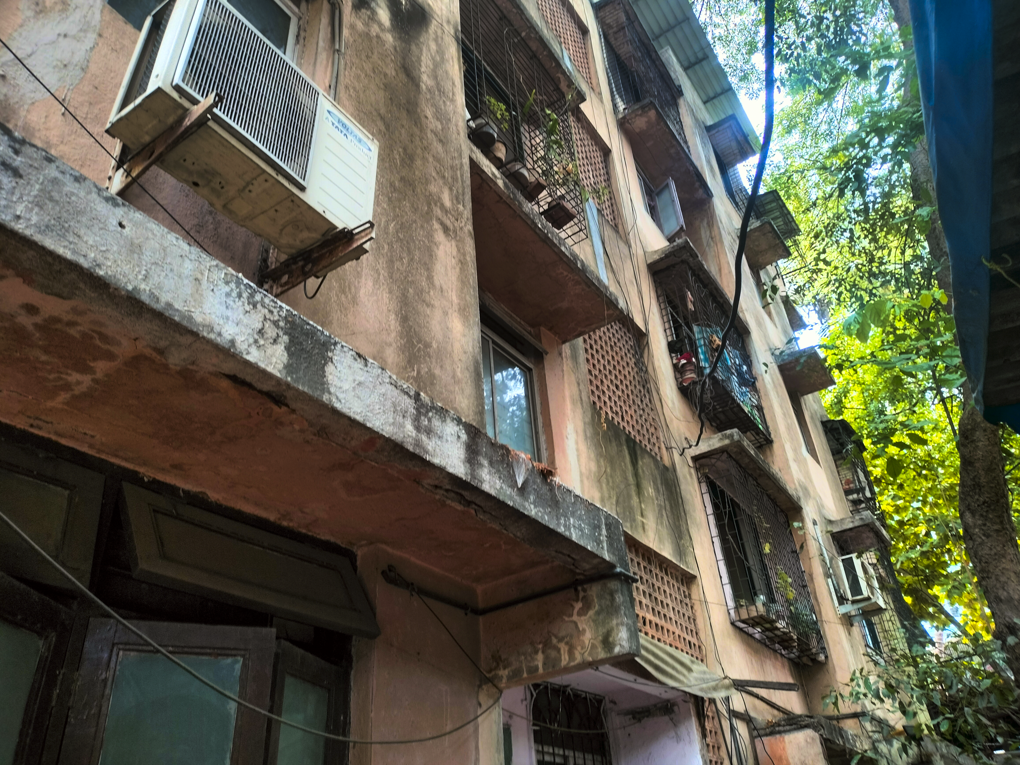 Flat for Sale in Laxmi Narayan Co-operative Housing Society Ltd, THANE, Thane — photo 3