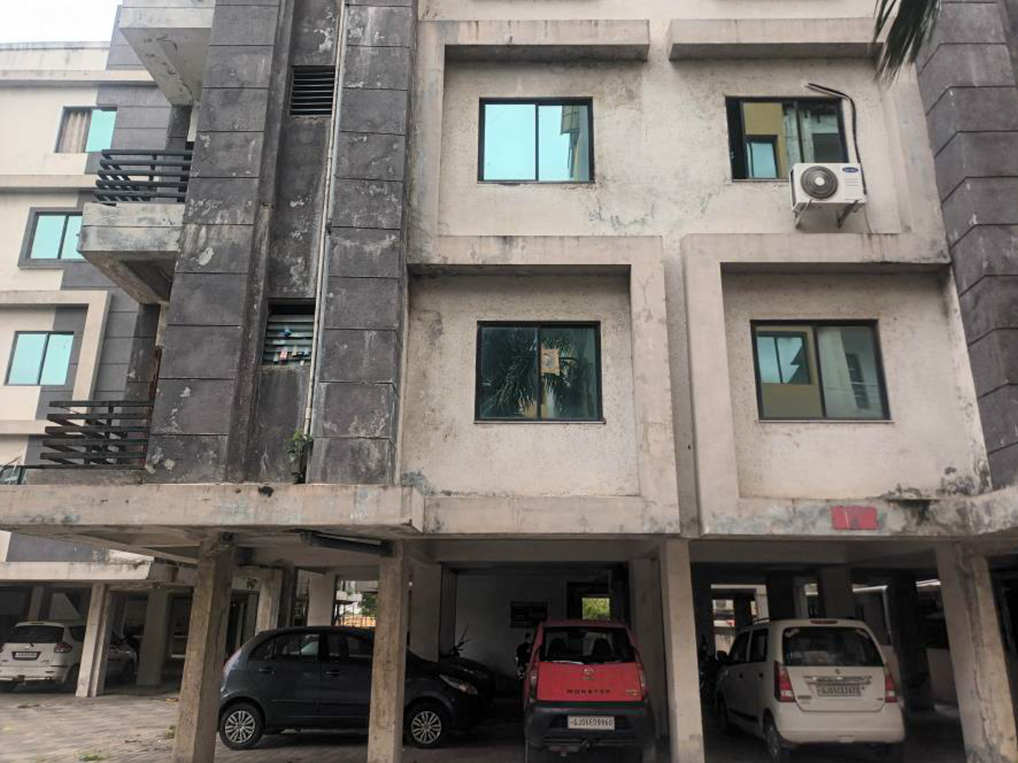 Flat for Sale in Vadodara — photo 1