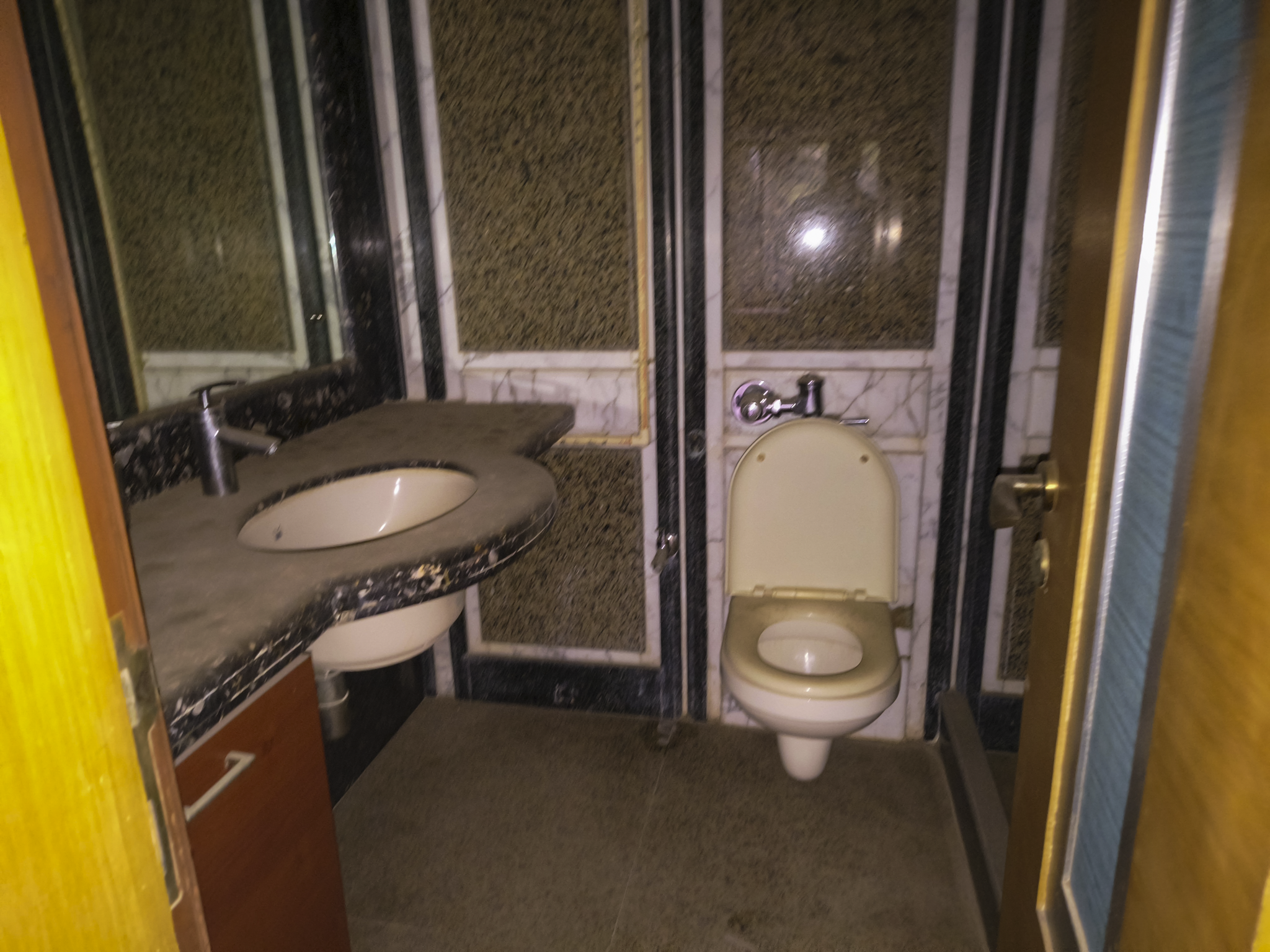 4 BHK Flat for Sale in DEVPOOJA CHS LTD, Santacruz (West), Mumbai — photo 17