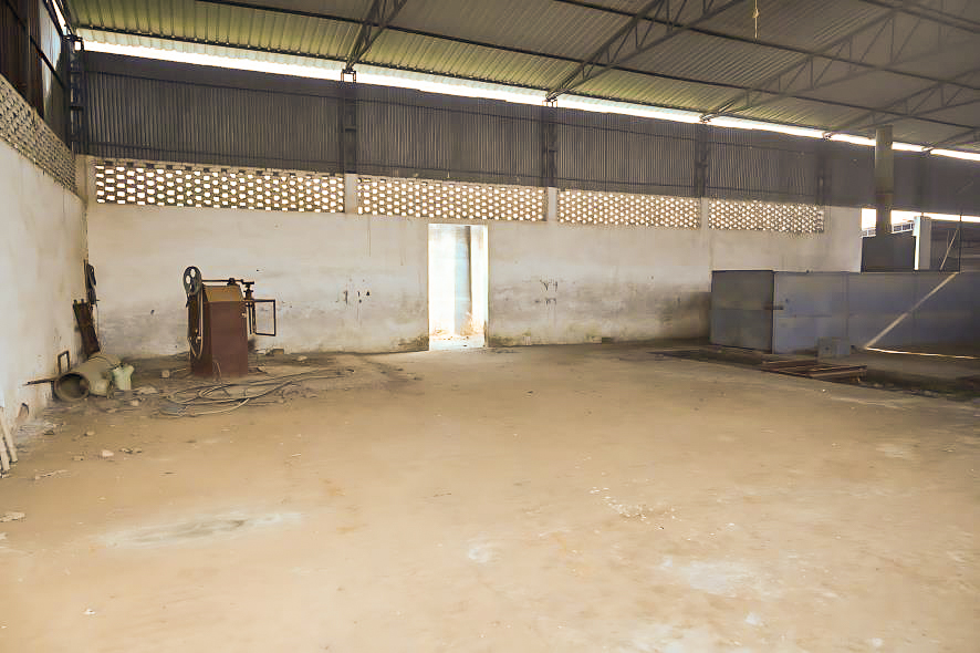 Industrial Plot with Factory Building for Sale in Manglaur — photo 5