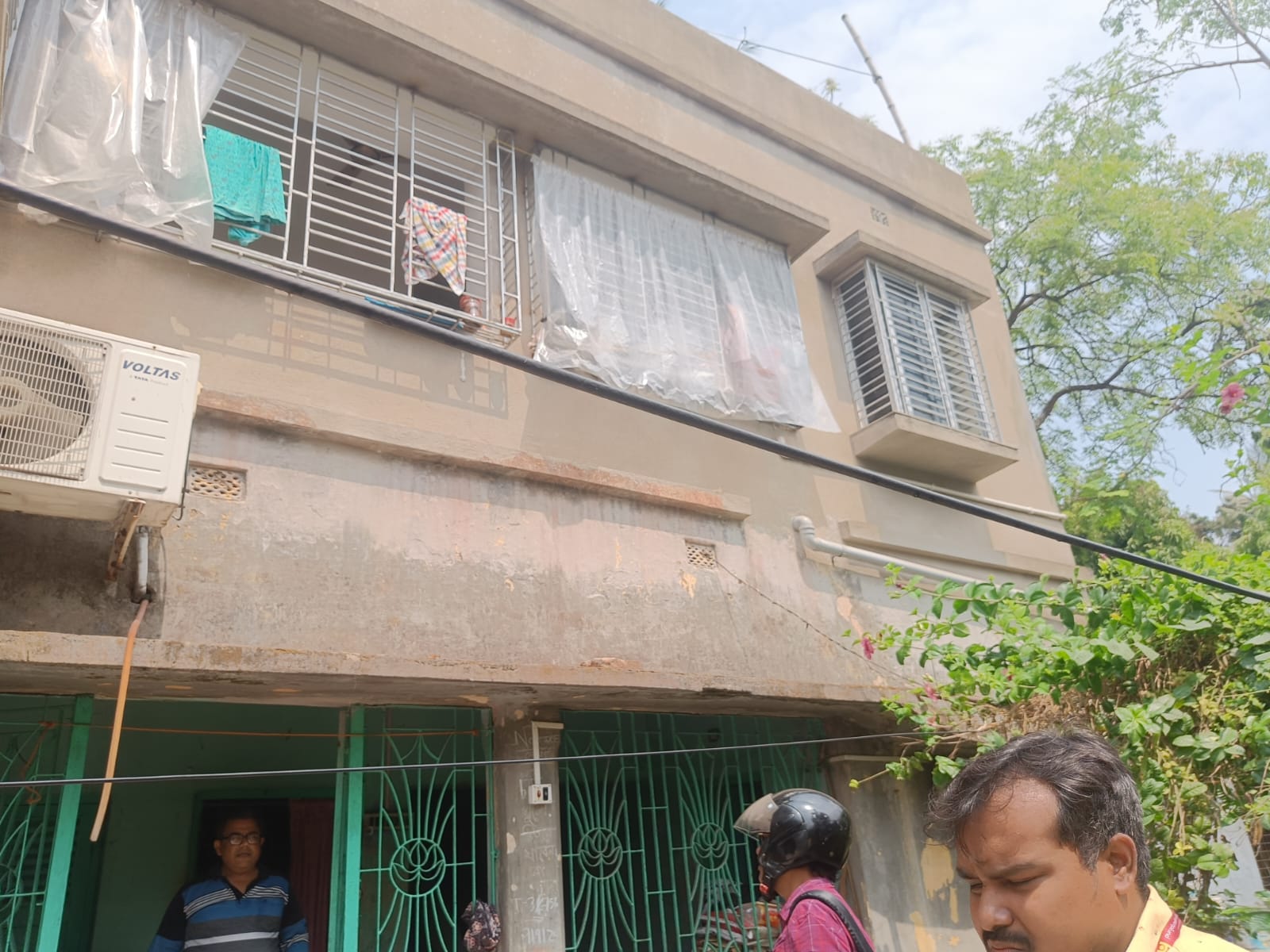 Individual House for Sale in Rakshit Para Road Mondirtala SARSUNA Behala Kolkata, Kolkata — photo 2