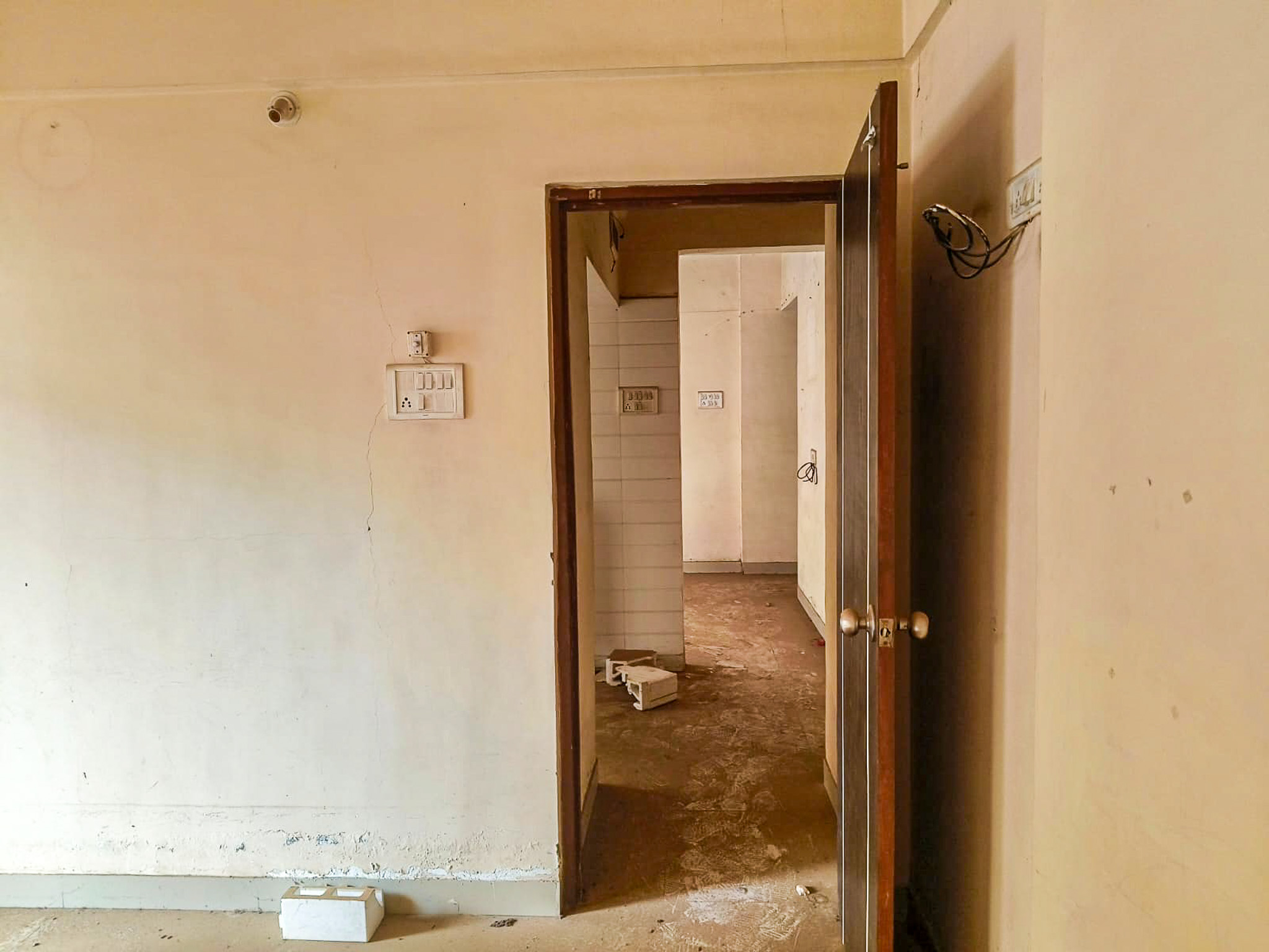 Flat for Sale in Ulhasnagar, Ulhasnagar — photo 1