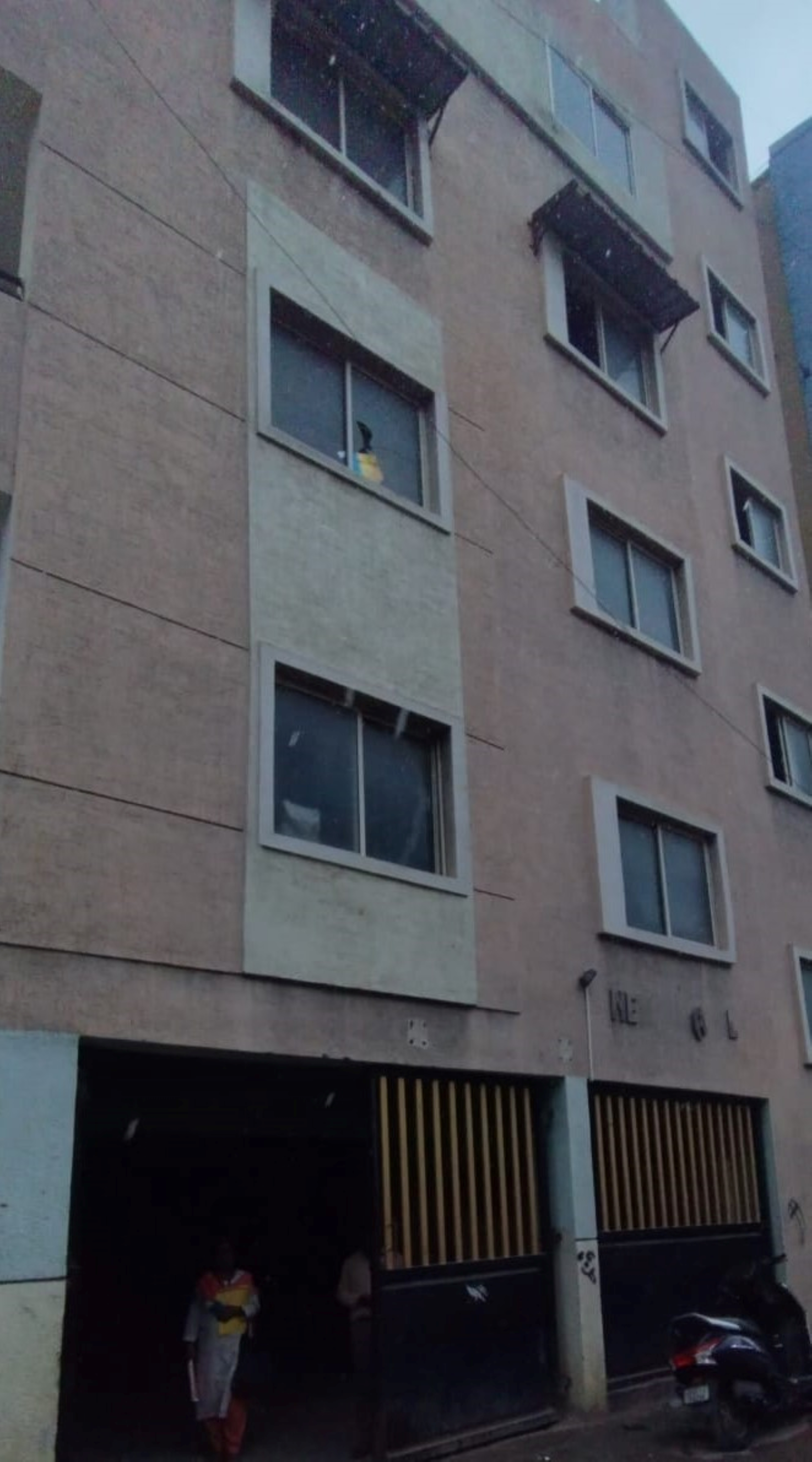 Flat for Sale in 9TH MAIN ROAD, 5TH CROSS, NEAR SWIMMING POOL, CHINNAYAPALYA, LAKKASANDRA EXTENSION, BANGALORE, Bengaluru — photo 1