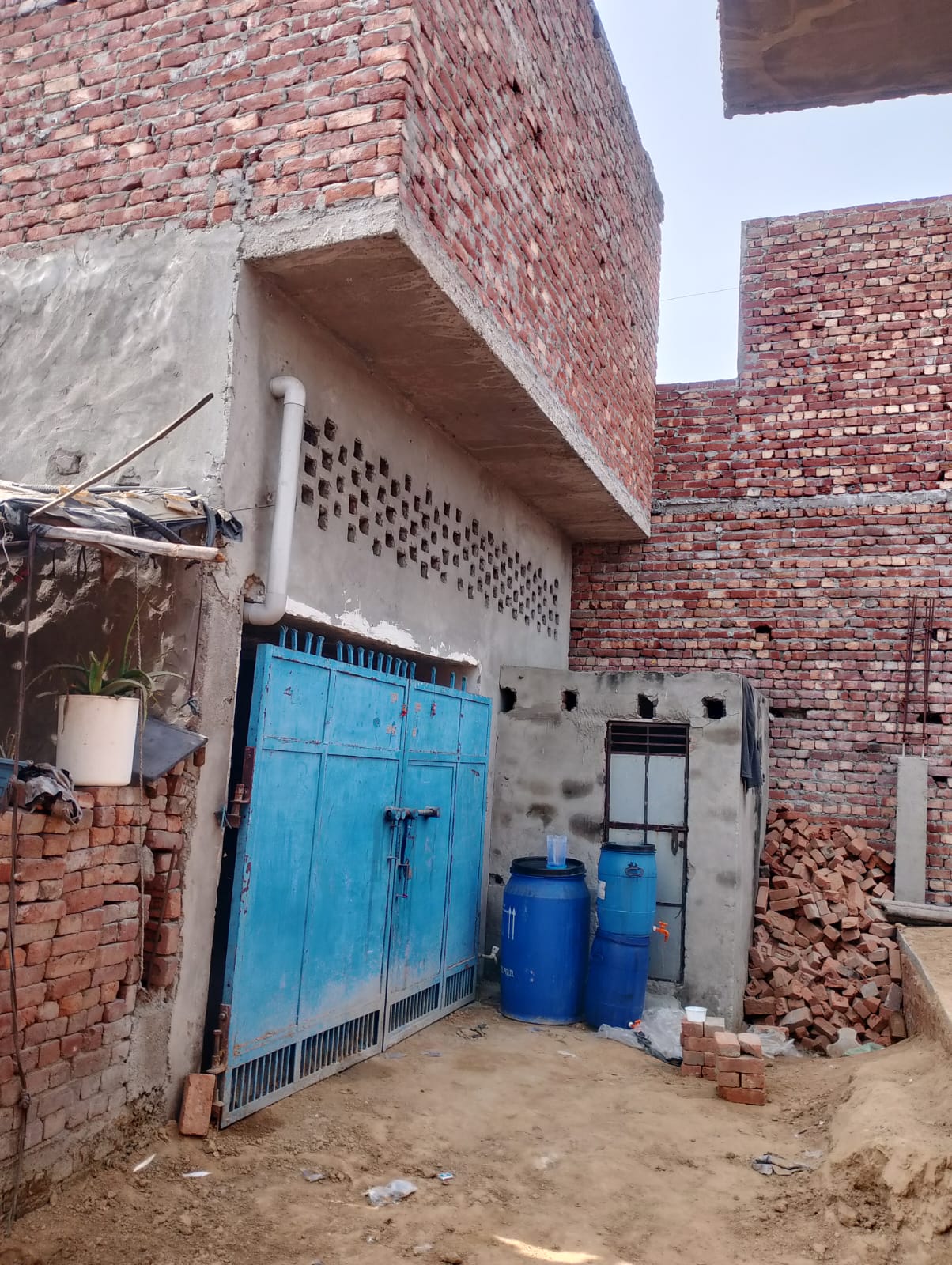 Individual House for Sale in Nai Basti, Banat — photo 1