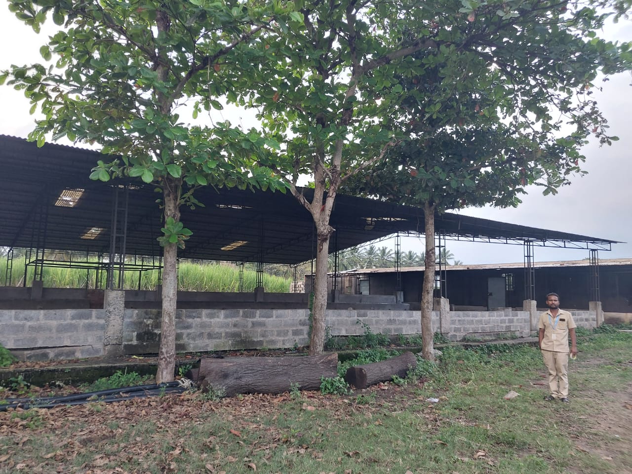 NON AGRICULTURE INDUSTRIAL LAND RCC STRUCTURE BUILDING for sale in MIDDLE CLASS Belagavi — photo 1