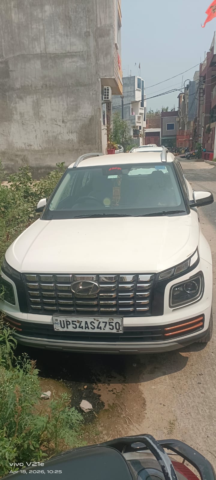 HUNDAI VENUE CAR RC NO.UP54AS4750 IN NAME OF RISHU VERMA for sale in Gorakhpur — photo 1