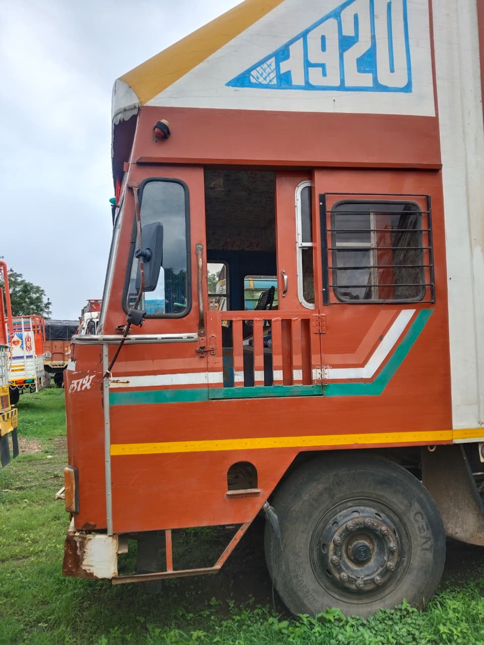 MH42BF3205 for sale in GODHAWARI PARKING YARD MIDC AKOLA Akola — photo 8