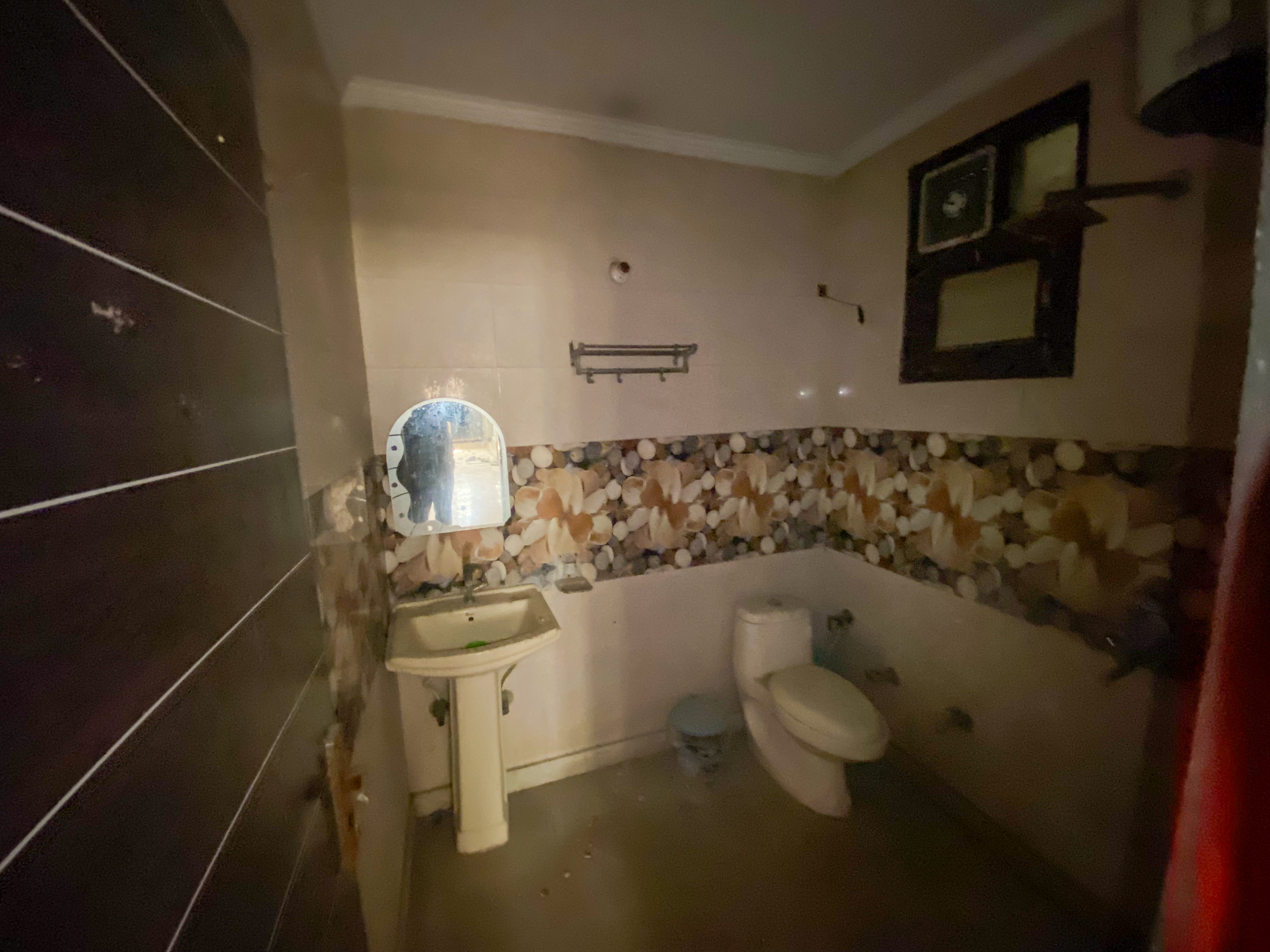 Flat for sale in Mohan Garden, Uttam Nagar, New Delhi New Delhi — photo 4