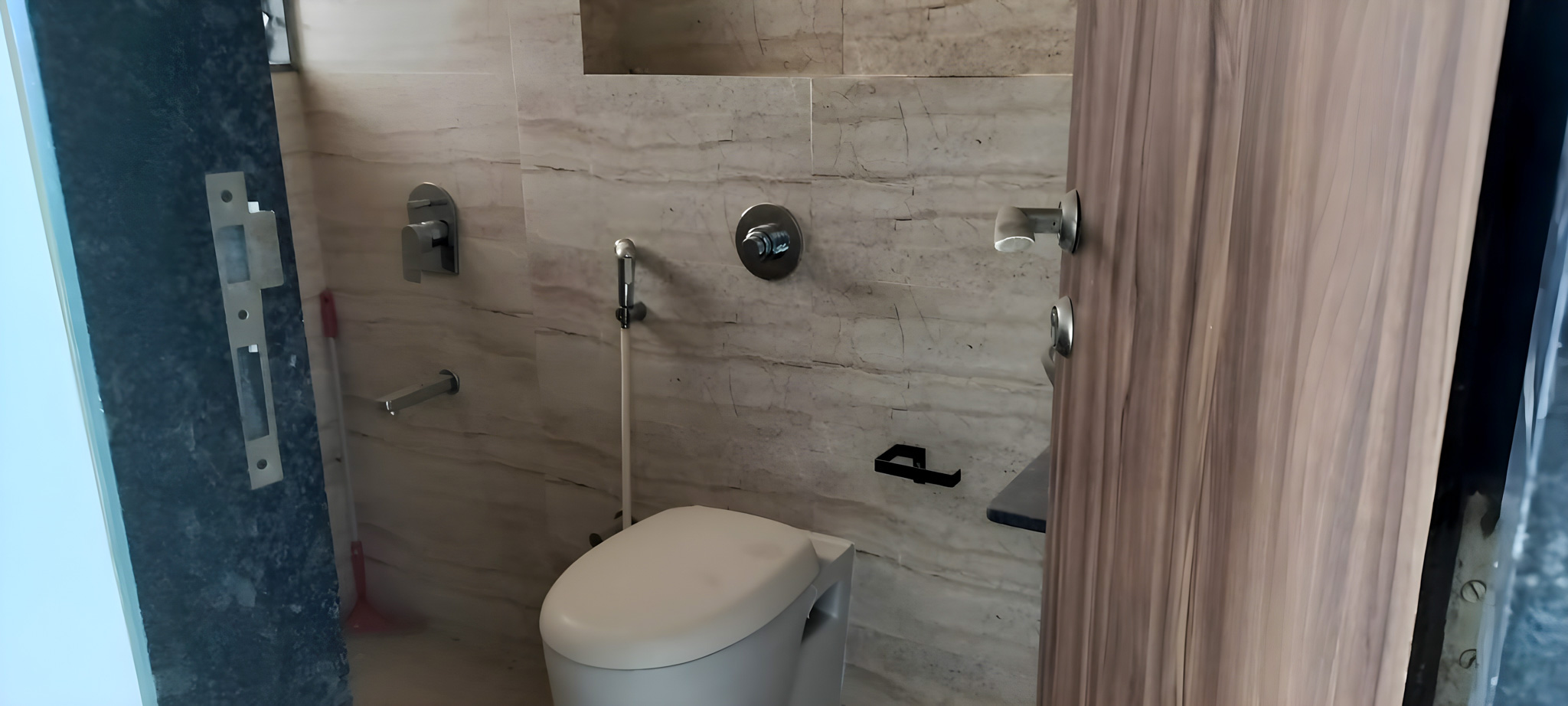 1 BHK Flat for sale in Platinum Tower, D N Nagar Mumbai — photo 2