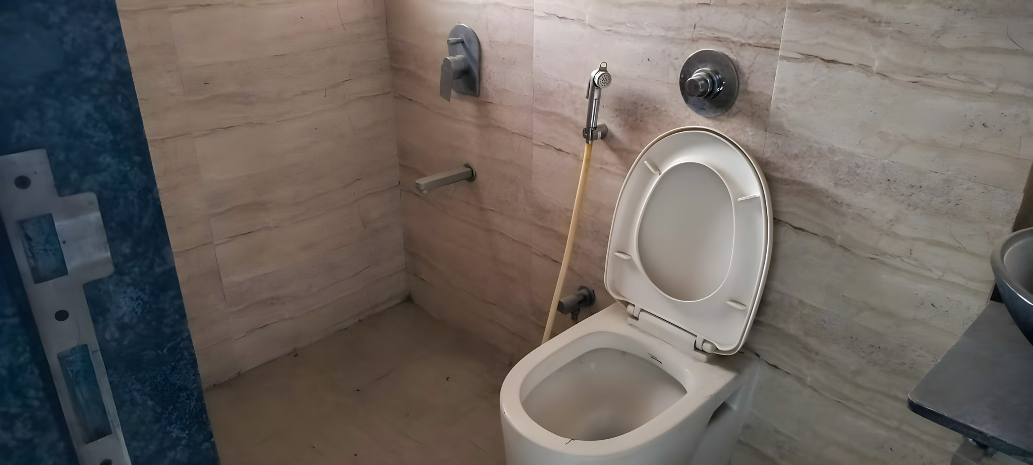 1 BHK Flat for sale in Platinum tower, D N NAGAR Mumbai — photo 9