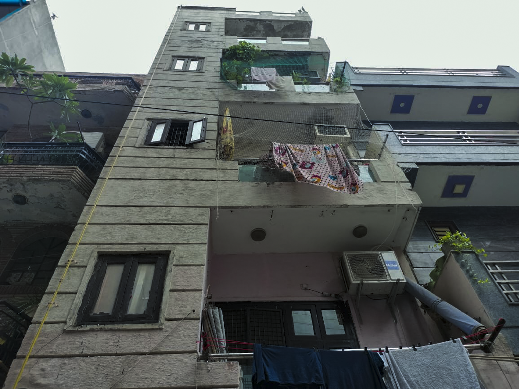 450 square feet Flat for sale in New Delhi — photo 1