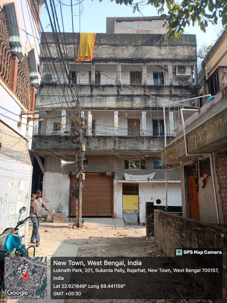 Flat for sale in Lane Beside Chinar Park Aminia Restaurant Bus Stop Chinar Park New Town — photo 1
