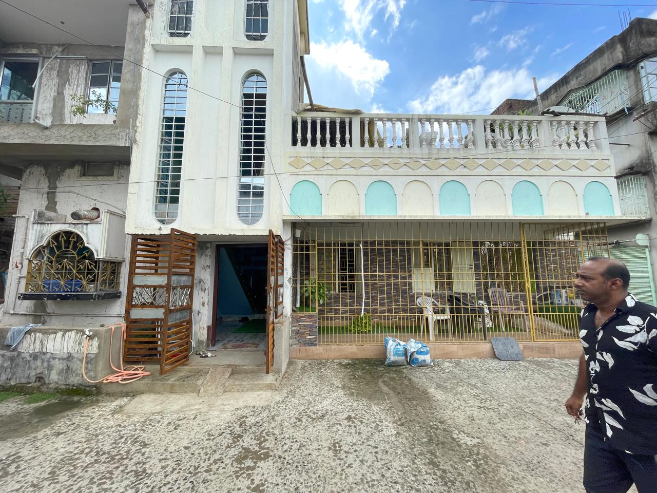 Individual House for sale in Berhampore