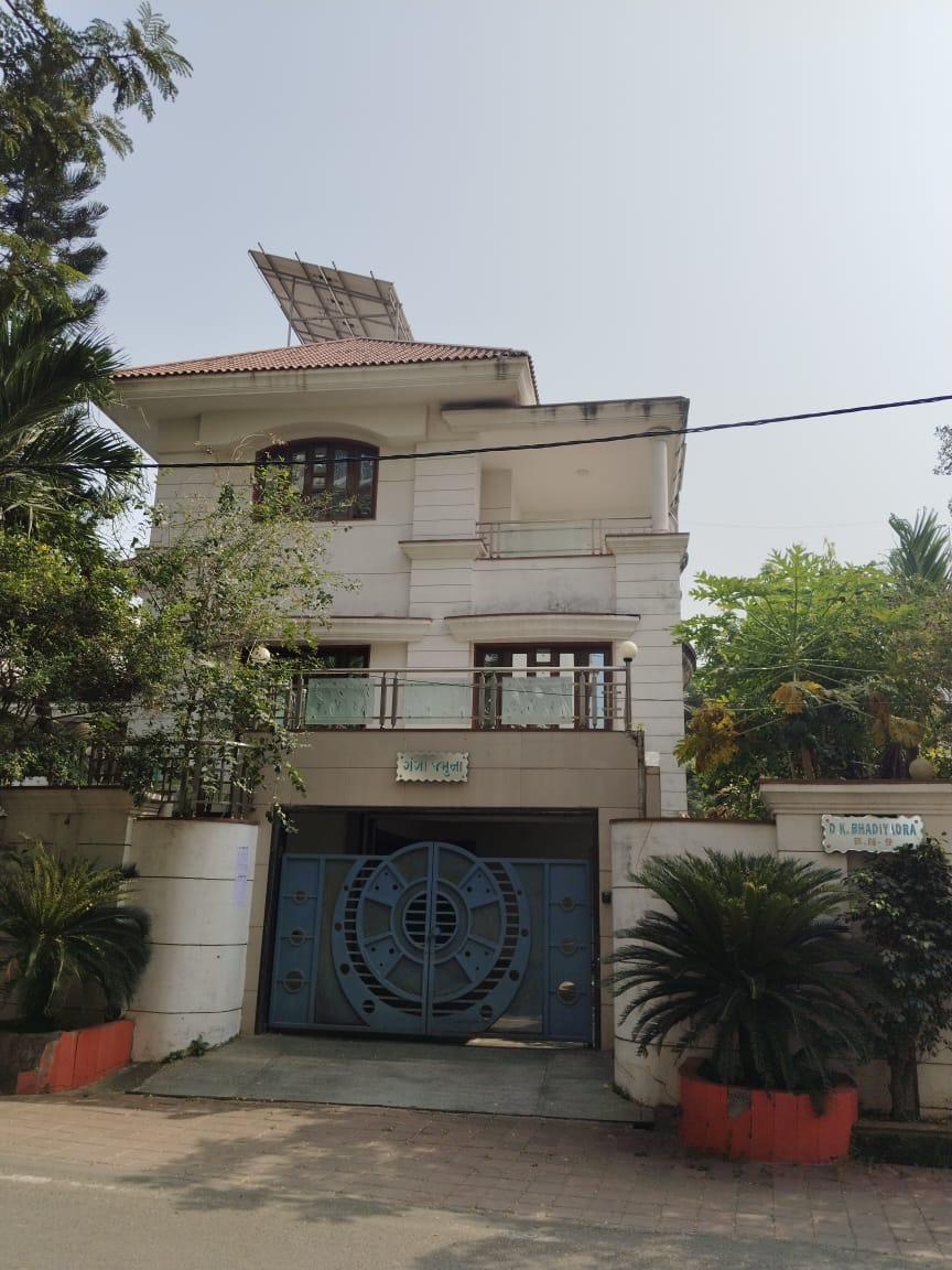 6 BHK Bungalow for sale in Ganga Yamuna, Piplod , Surat. Surat — photo 1