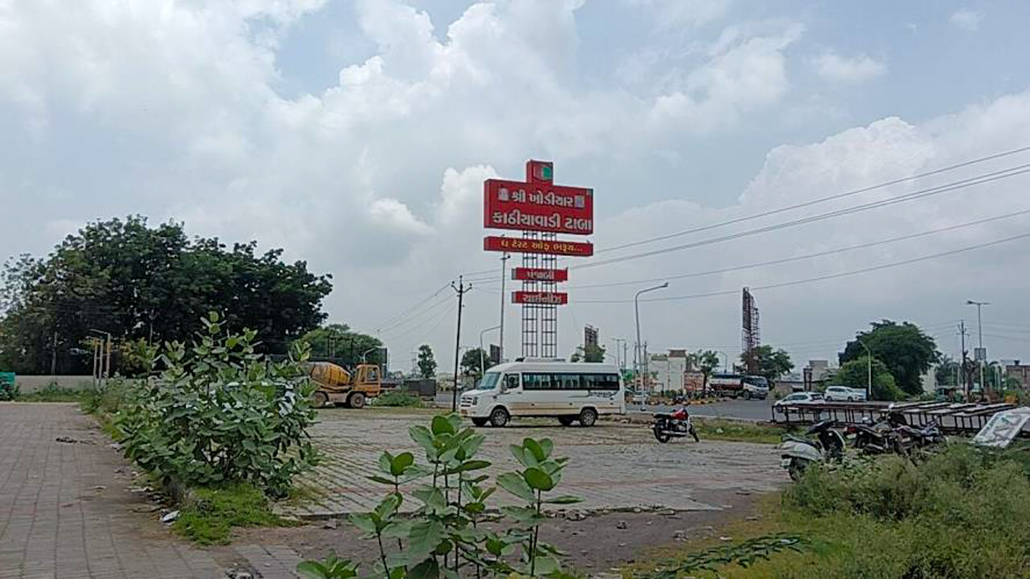 Shops for sale in GIDC Halol 2 — photo 1