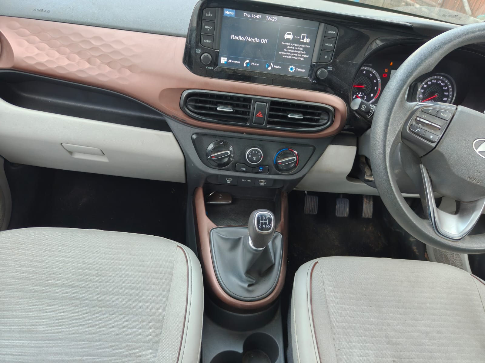 2025 Hyundai Aura E 1.2 Petrol MT Sedan 1 years for sale in BENGAL PARKING Koyra — photo 9