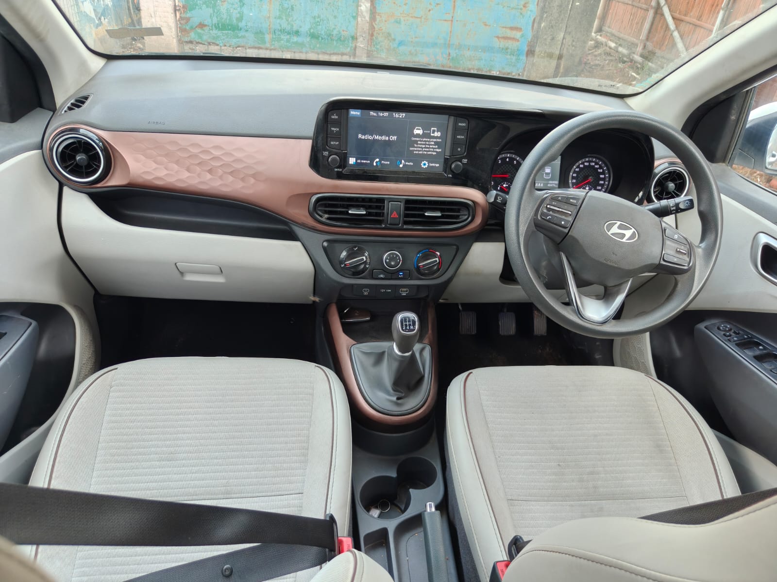 2025 Hyundai Aura E 1.2 Petrol MT Sedan 1 years for sale in BENGAL PARKING Koyra — photo 10
