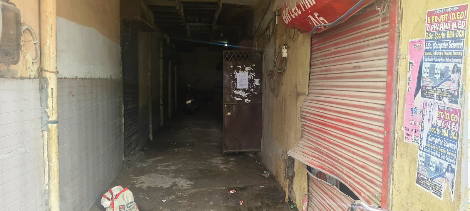 556 square feet Shops for sale in IN FRONT OF RAM MANDIR New Delhi — photo 2