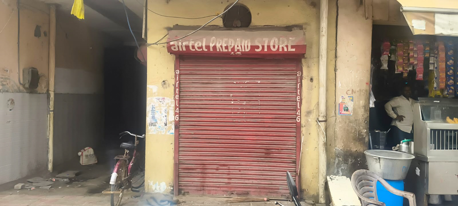 556 square feet Shops for sale in IN FRONT OF RAM MANDIR New Delhi — photo 3
