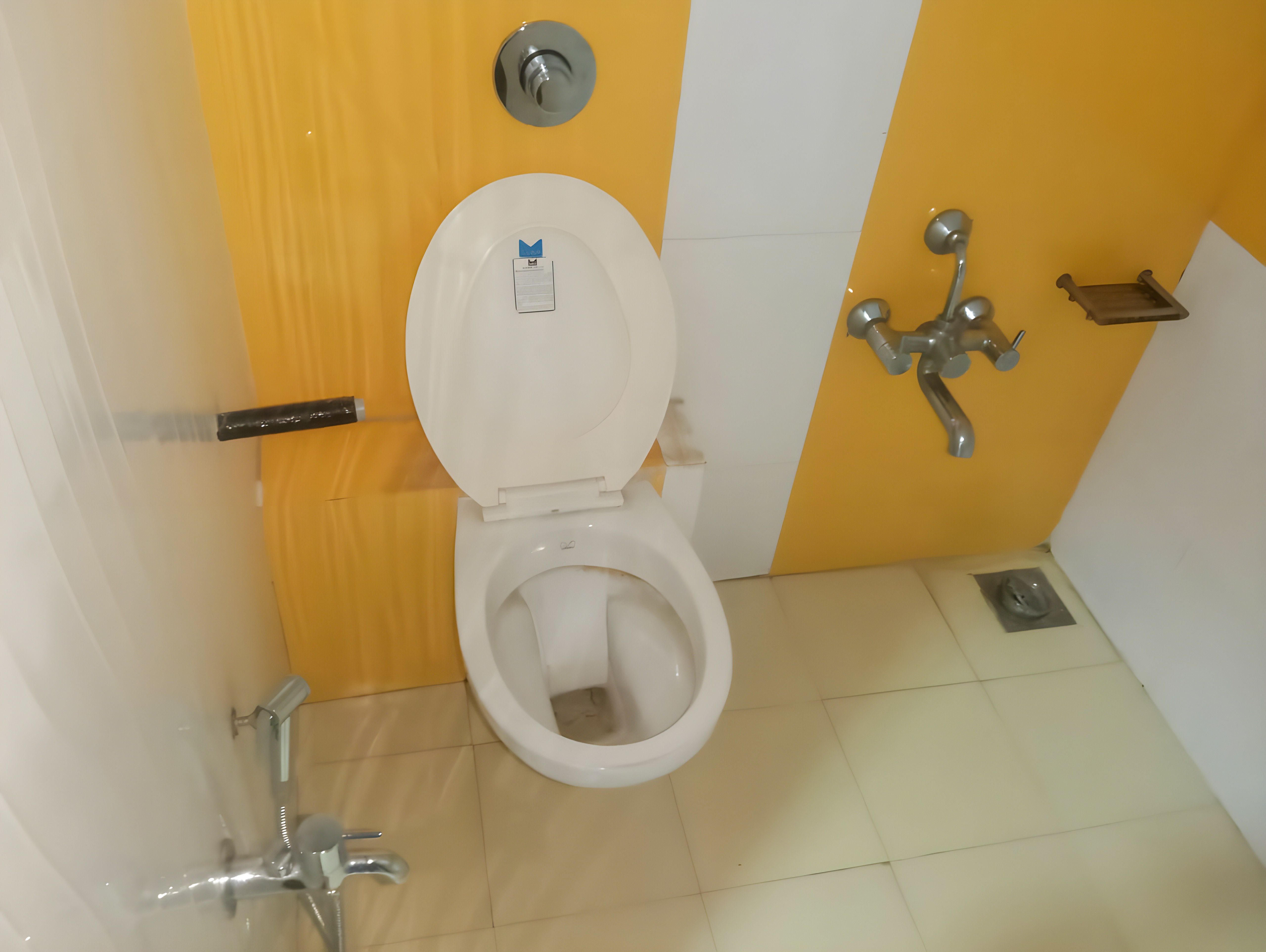 145.39 square meter Flat for sale in Bahubali circle manjalpur Vadodara — photo 3