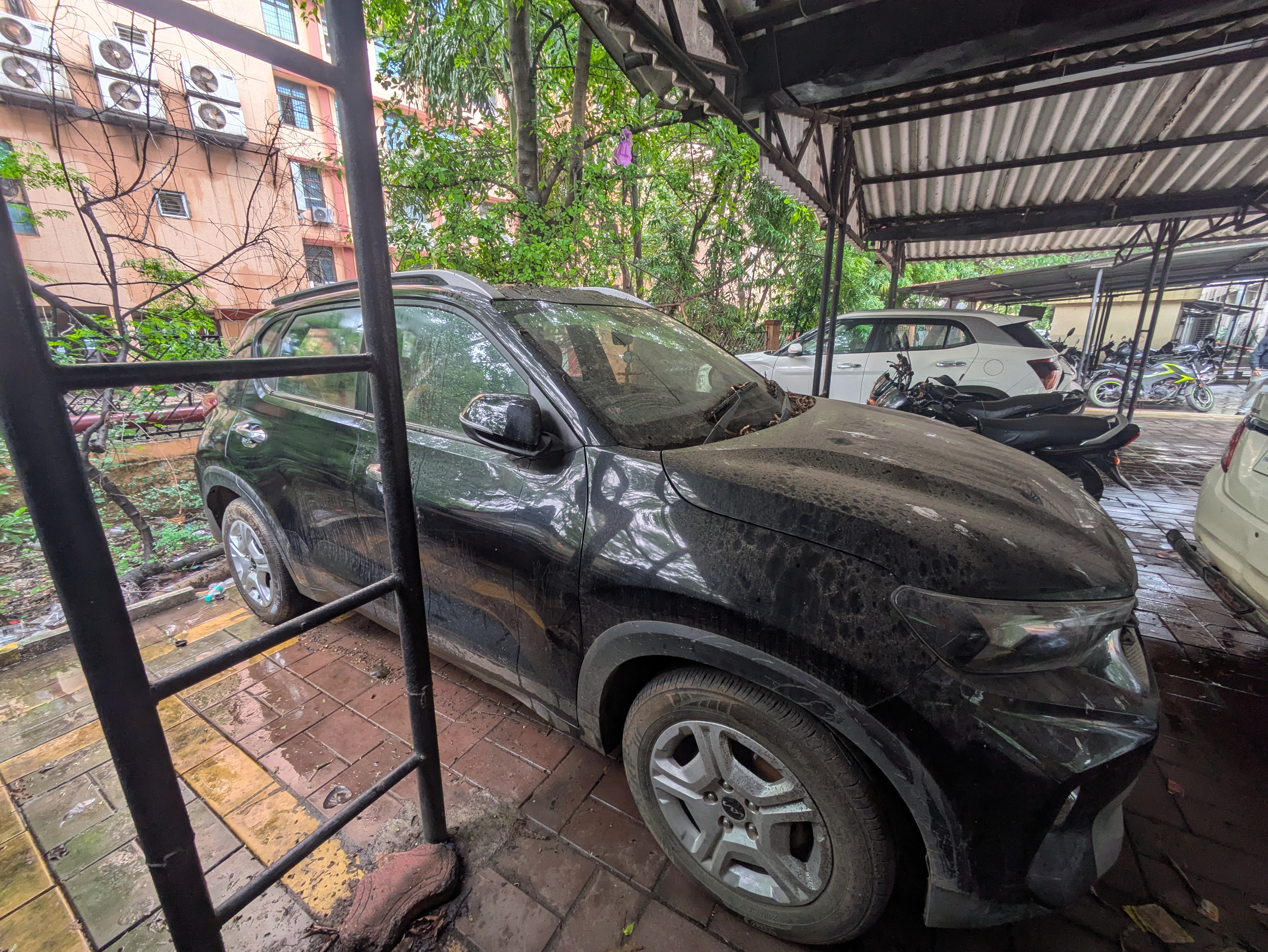 2024 Kia Sonet HTK Plus Compact SUV 2 years for sale in Regional office Bank of Baroda Raipur — photo 3