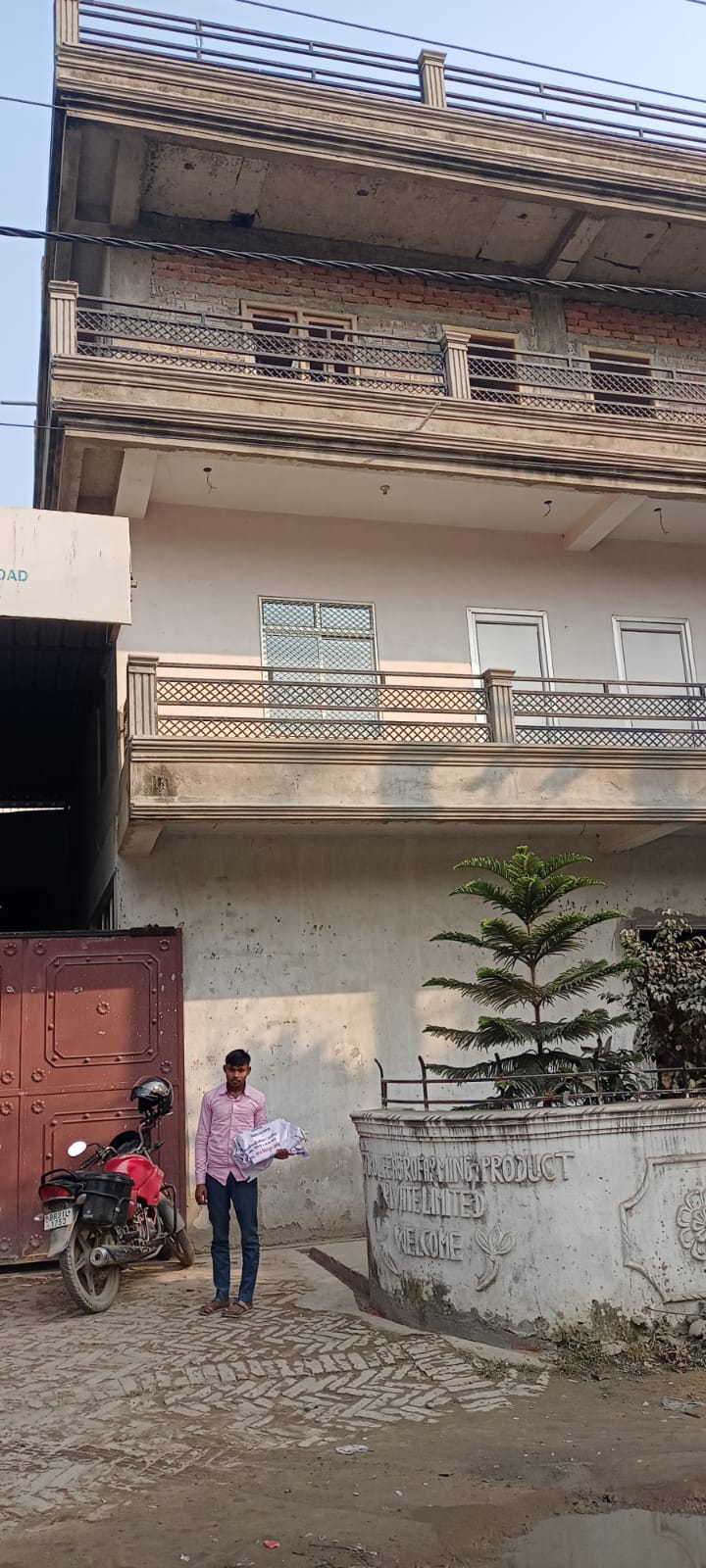 6500 square feet Individual House for sale in Hajipur