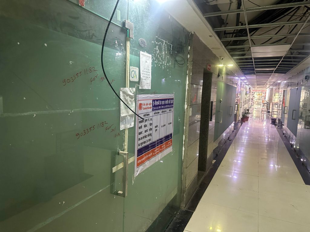 Shops for sale in vesu Surat — photo 12