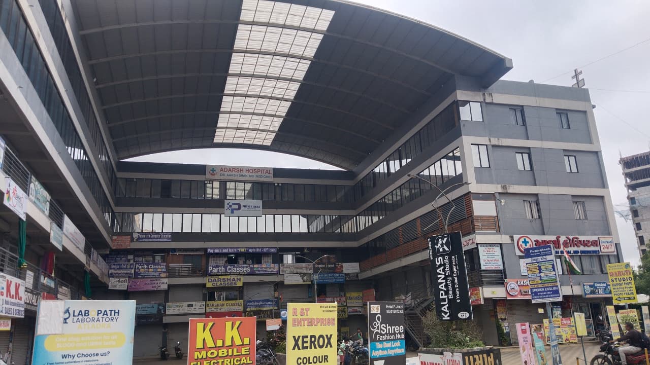 270 square feet Office for sale in Office No. 202 Second Floor Pramukh Bazar Complex, Atladra Bill Canal Road Vadodara Vadodara — photo 2