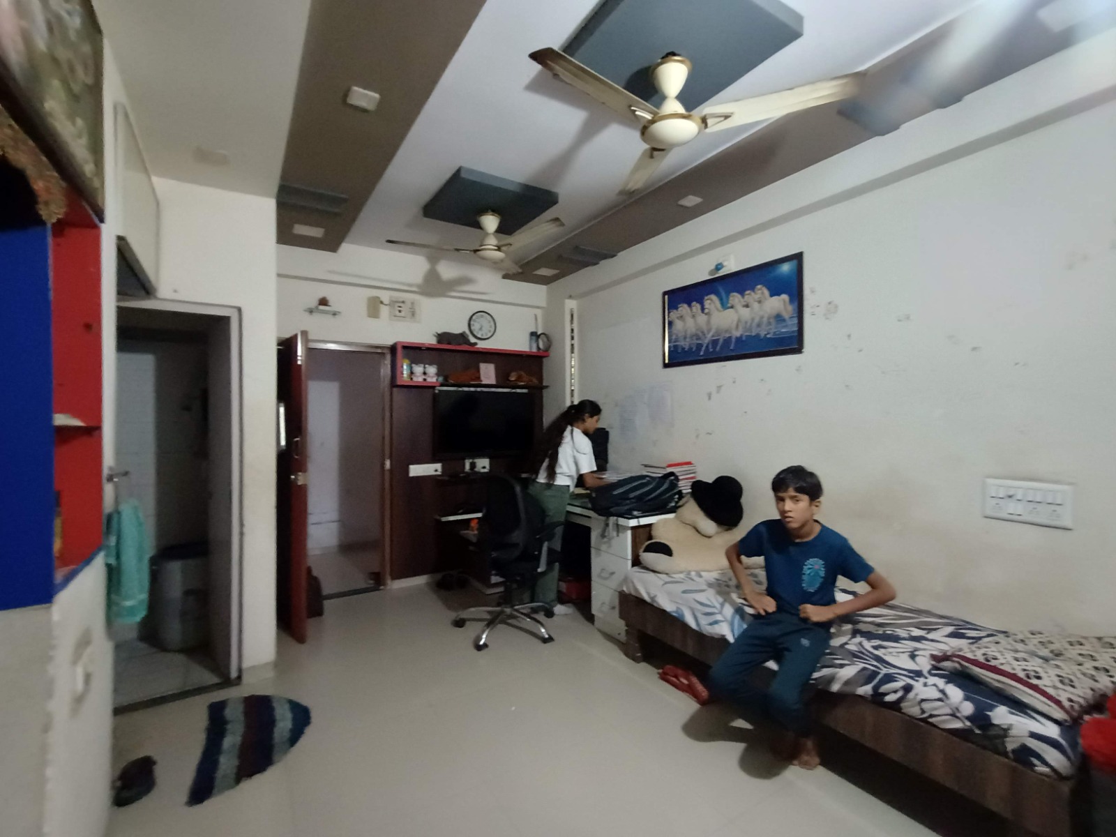 380 square feet Flat for sale in Ahmedabad — photo 3