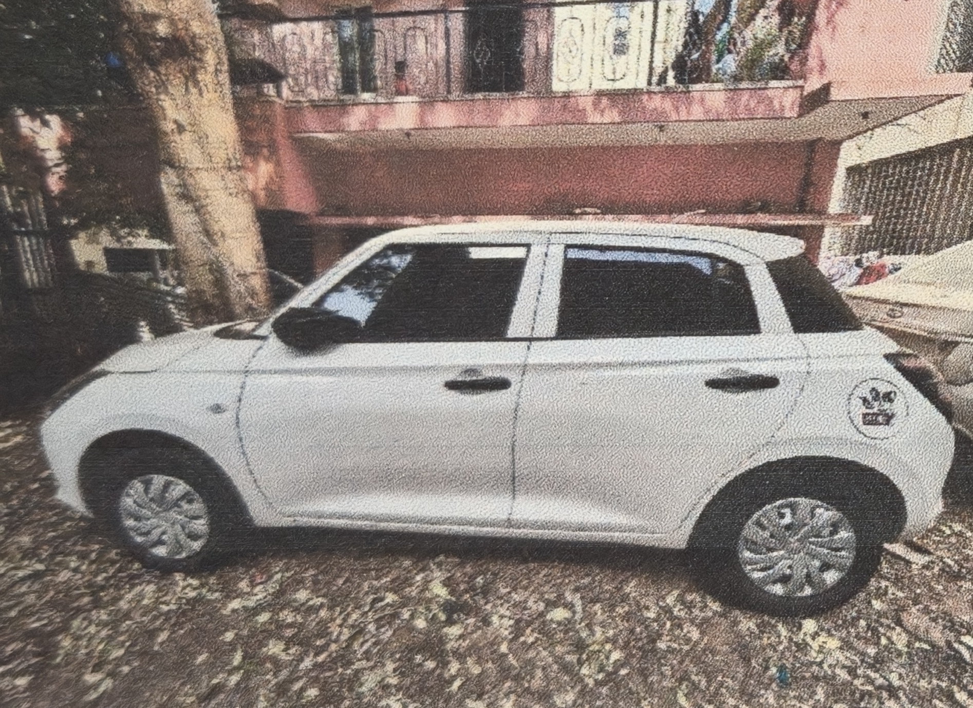 2025 Maruti Suzuki Swift LXi Hatchback 5477 km 1 year for sale in ROYAL ASSOCIATES BANGALORE Bengaluru — photo 1