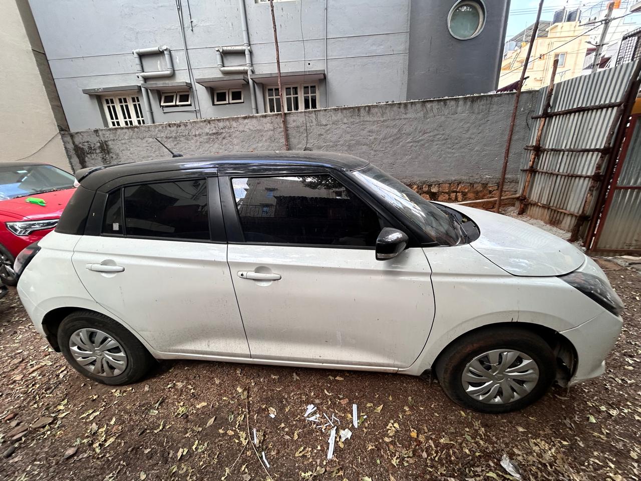 2025 Maruti Suzuki Swift VXi Hatchback 26432 km 1 year for sale in ROYAL ASSOCIATES BANGALORE Bengaluru — photo 2