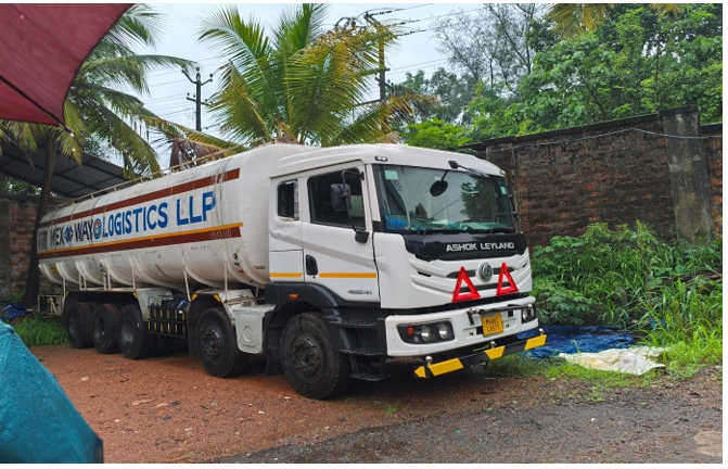 TRUCK for sale in Puthencruz — photo 1