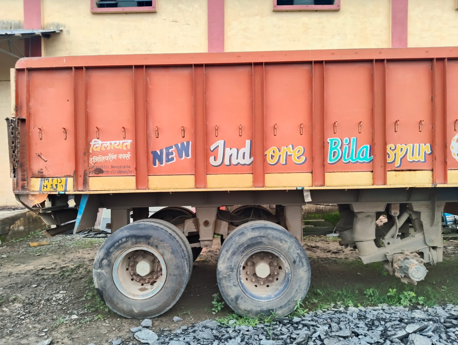 2022 Ashok Leyland AVTR 5525 Tractor Trailer 4 years for sale in Laxminarayan Enterprises Yard Damoh — photo 1