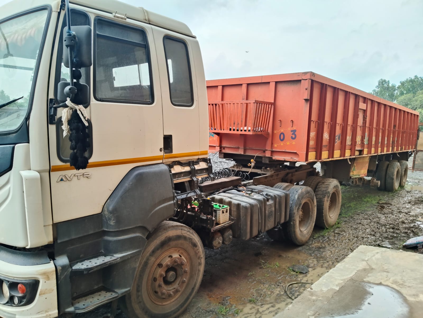 2022 Ashok Leyland AVTR 5525 Tractor Trailer 4 years for sale in Laxminarayan Enterprises Yard Damoh — photo 4
