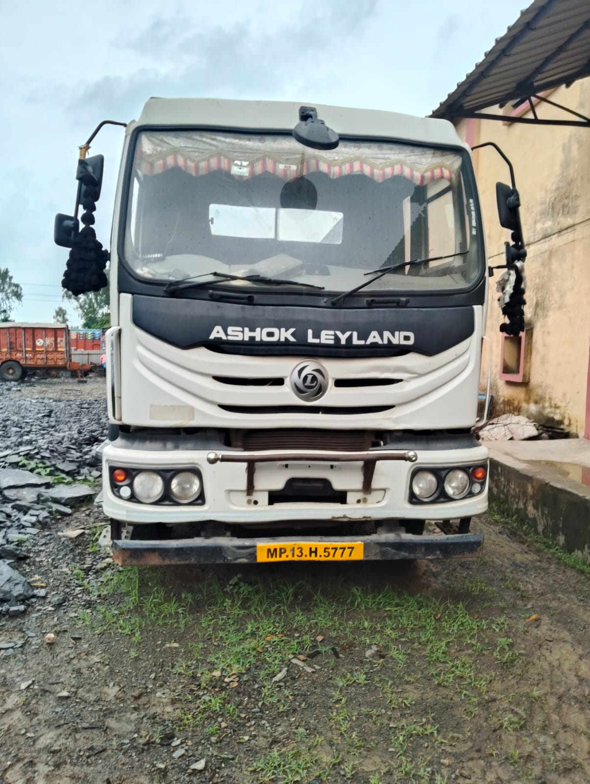 2022 Ashok Leyland AVTR 5525 Tractor Trailer 4 years for sale in Laxminarayan Enterprises Yard Damoh — photo 7