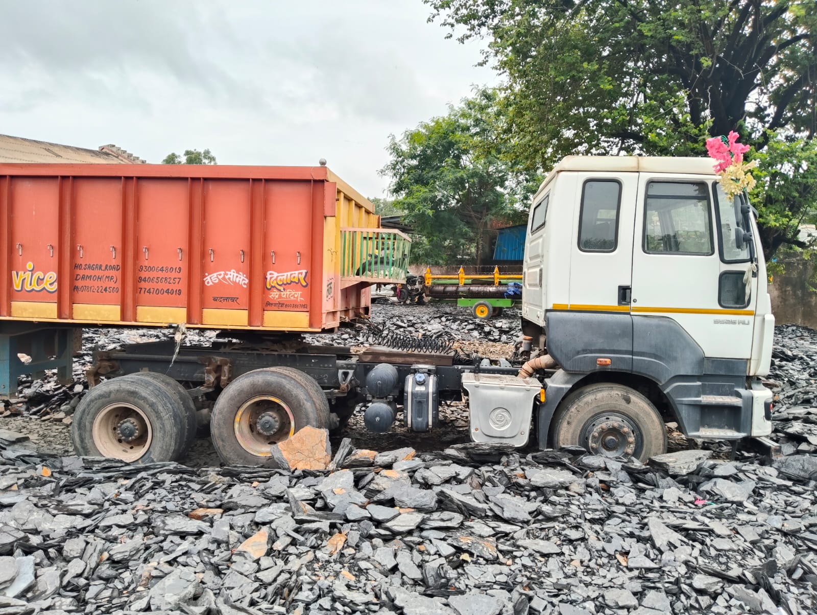 2022 Ashok Leyland AVTR 5525 Tractor Trailer 4 years for sale in Laxminarayan Enterprises Yard Damoh — photo 6