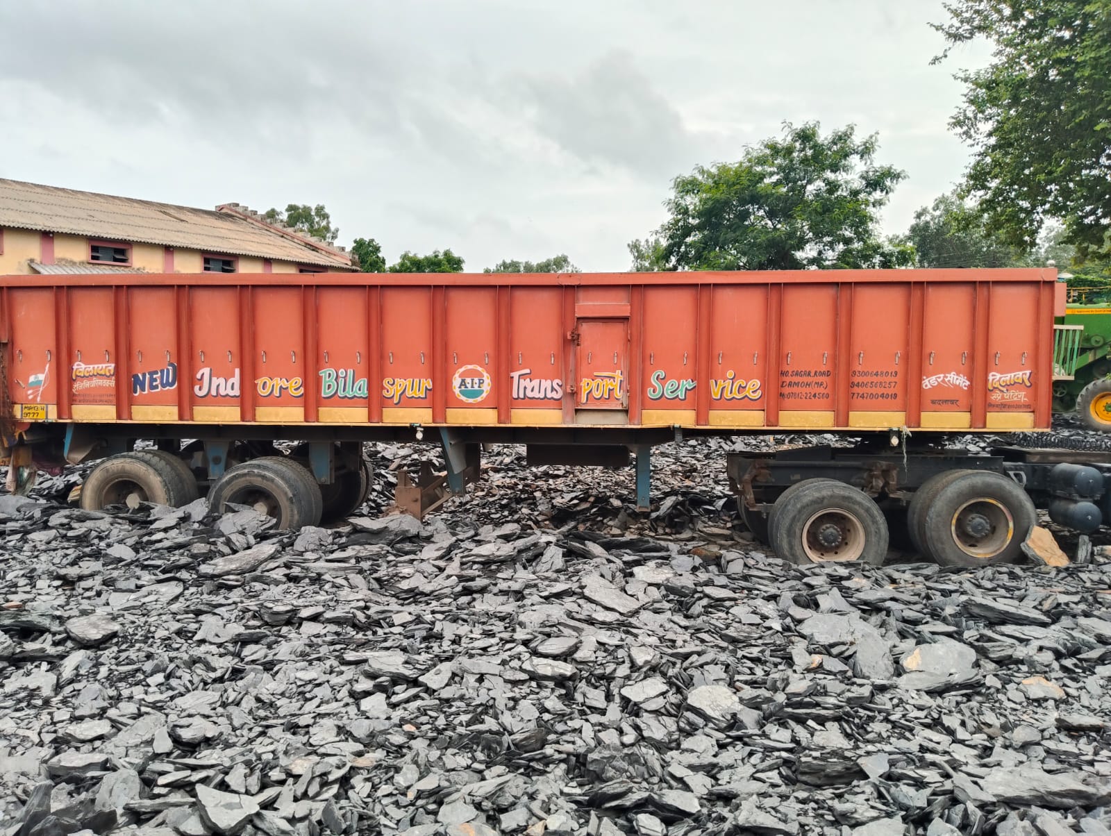 2022 Ashok Leyland AVTR 5525 Tractor Trailer 4 years for sale in Laxminarayan Enterprises Yard Damoh — photo 7
