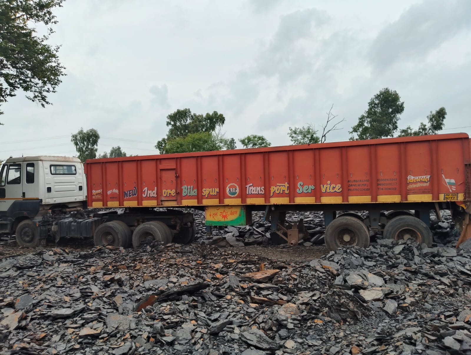 2022 Ashok Leyland AVTR 5525 Tractor Trailer 4 years for sale in Laxminarayan Enterprises Yard Damoh — photo 8