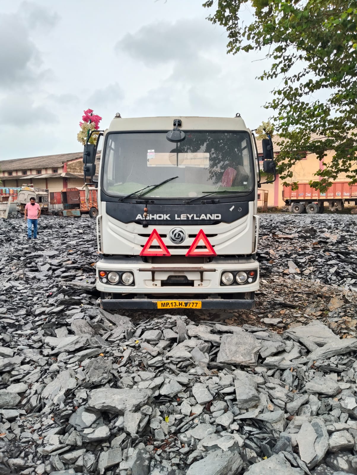 2022 Ashok Leyland AVTR 5525 Tractor Trailer 4 years for sale in Laxminarayan Enterprises Yard Damoh — photo 9